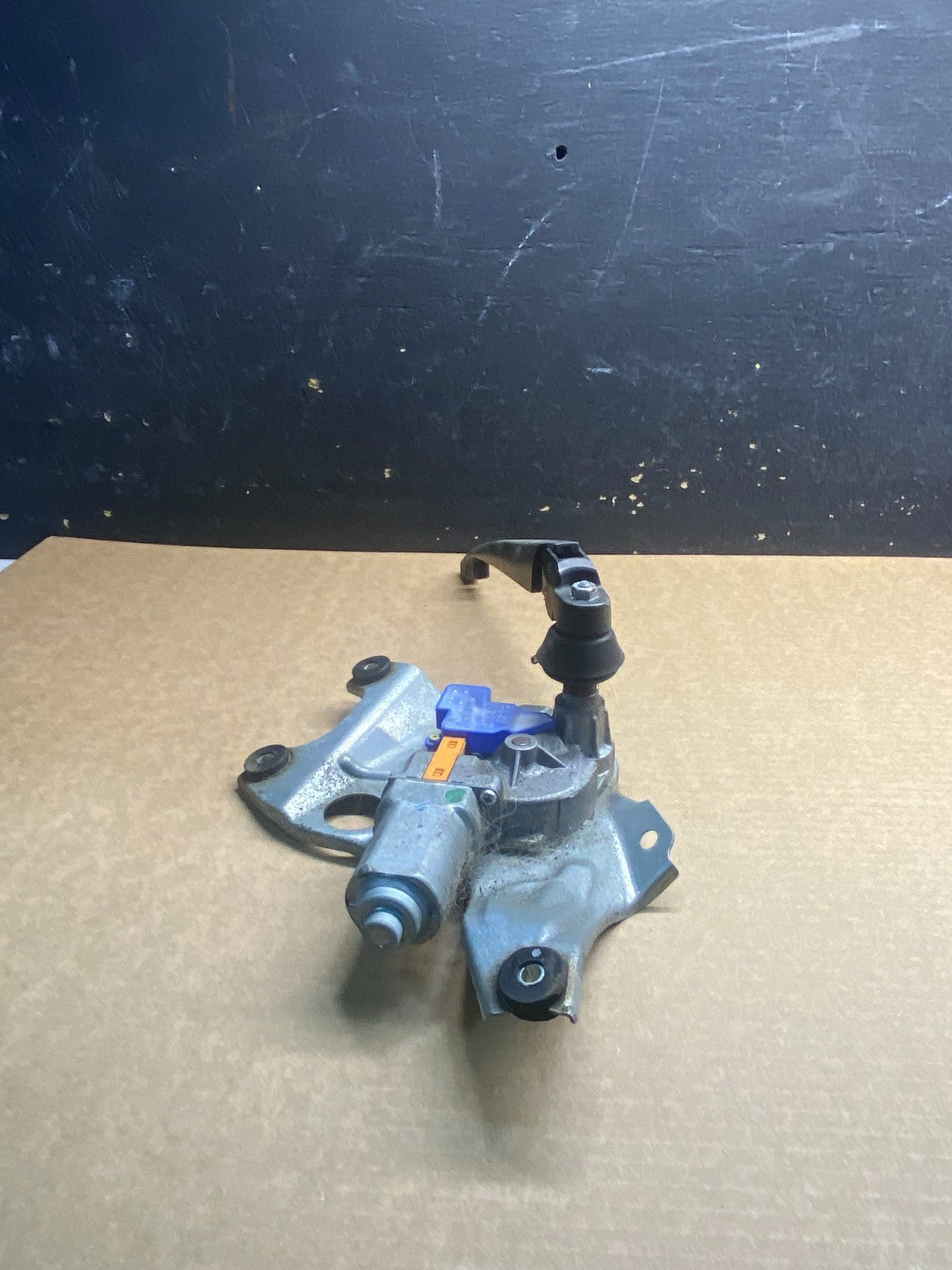 2010 to 2014 Subaru Legacy Outback Rear Wiper Motor Z90264