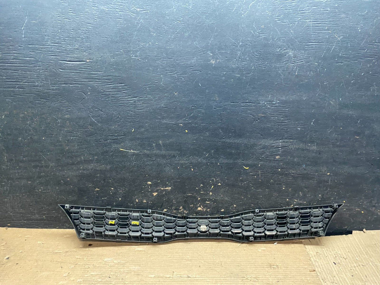 2016 to 2017 Kia Rio Front Grille Grill 863501W710 V9244 DG5