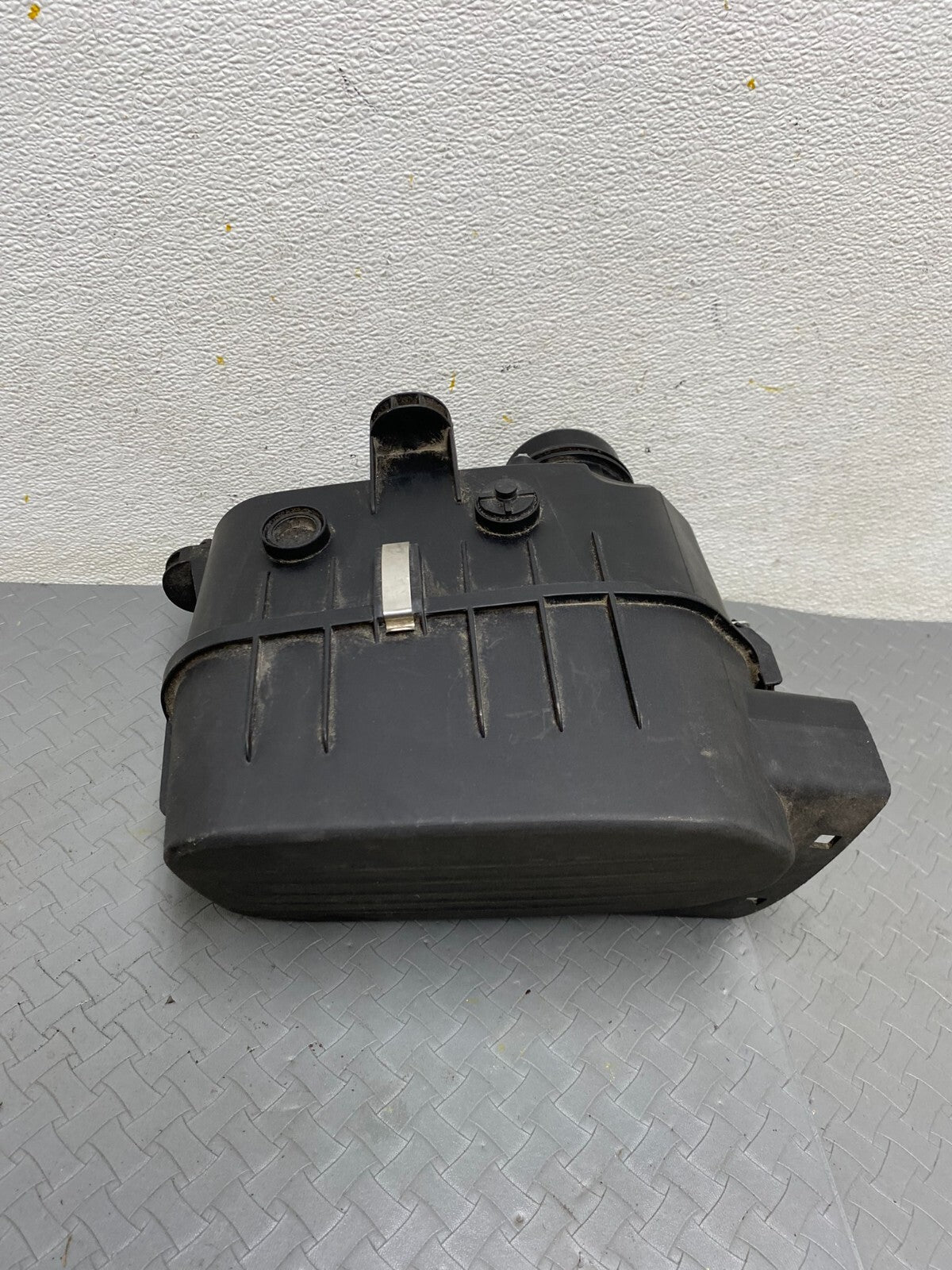 2017 to 2021 Maserati Quattroporte Right RH Engine Air Filter Box  A5151 DG14