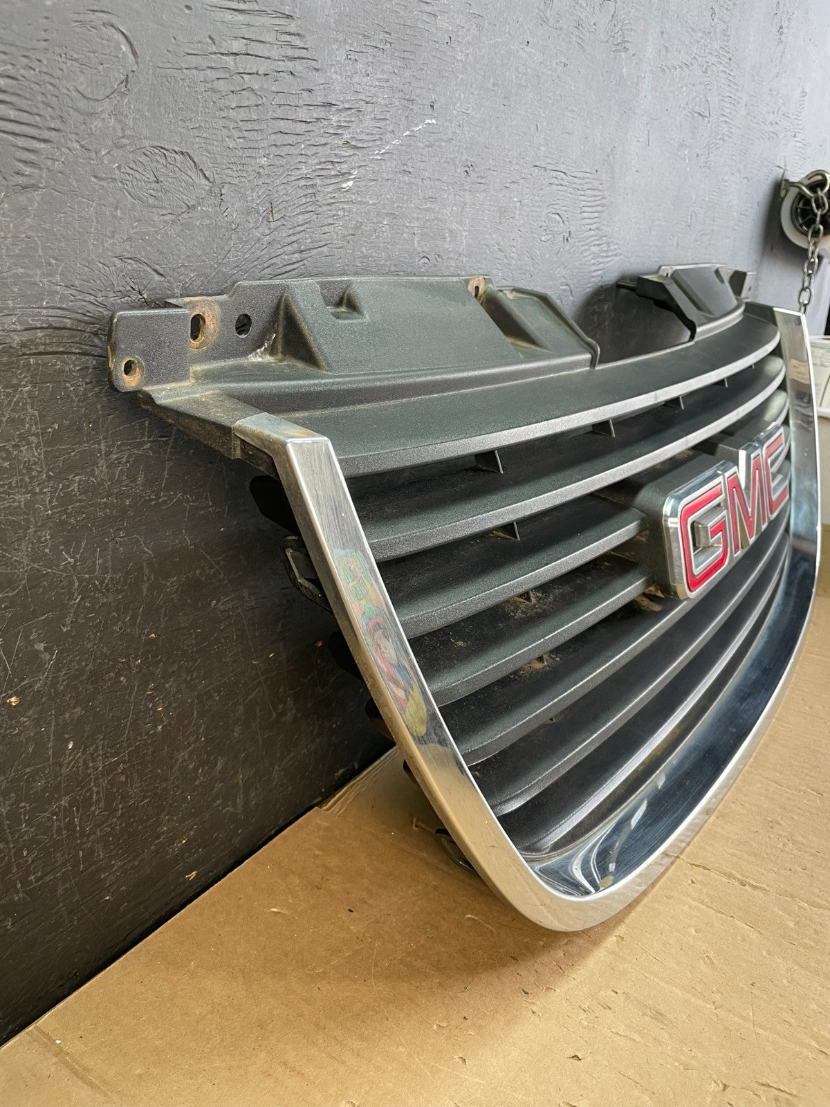 2007 to 2014 GMC Yukon Front Upper Grille Grill AD5856 DW2