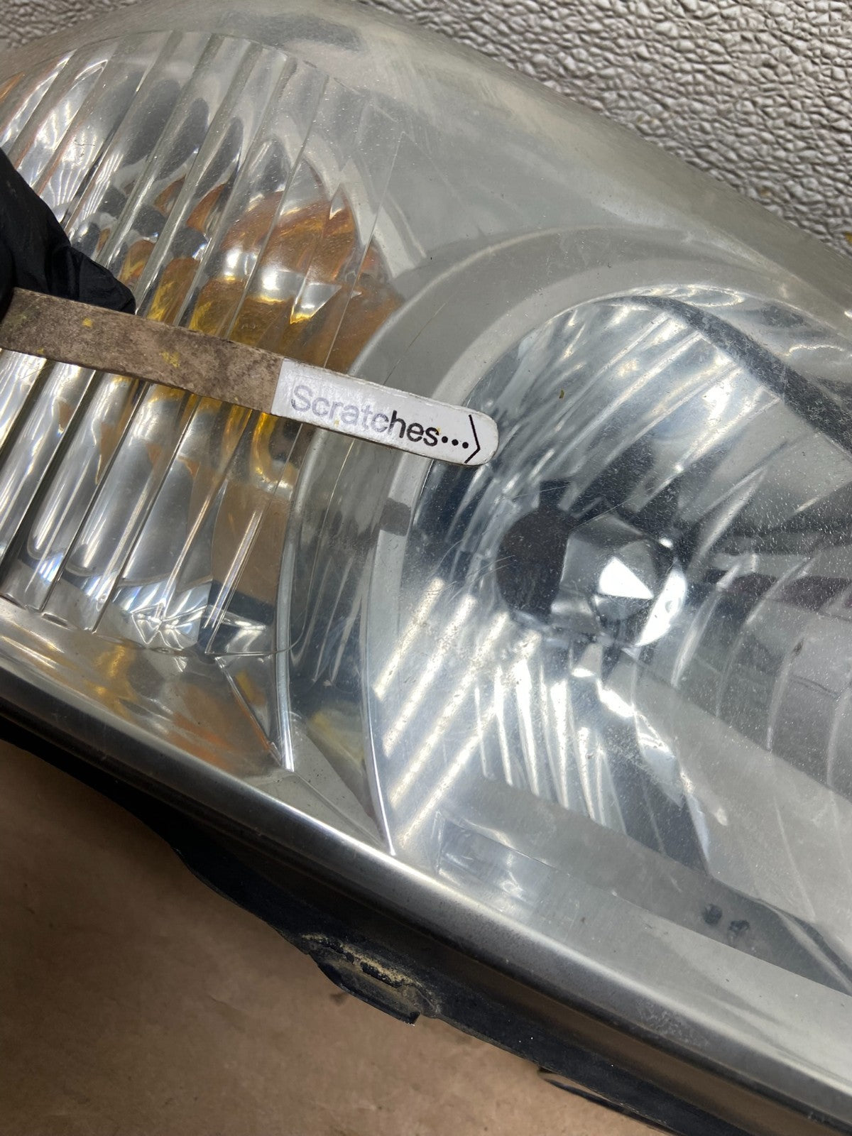 2005 - 2006 Mazda Tribute Right Passenger Rh Headlight Oem AA9886 DW3
