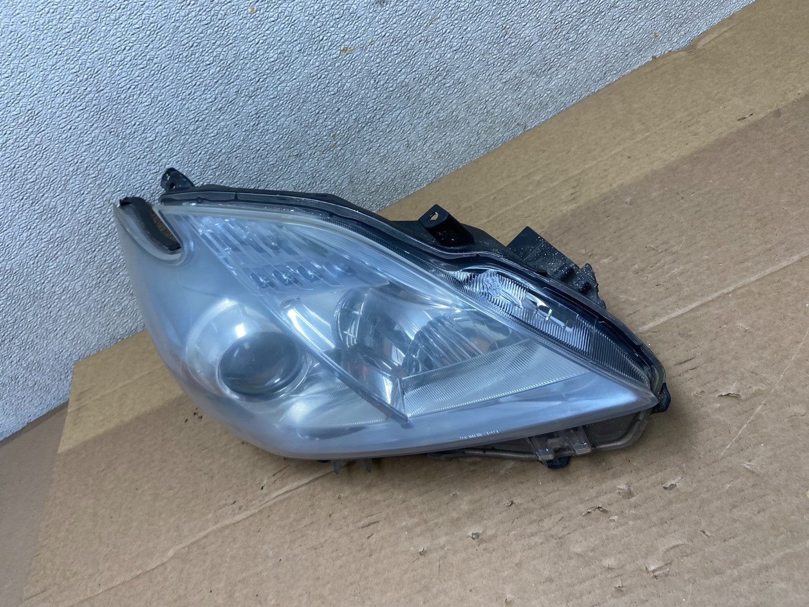 2010 - 2011 Toyota Prius Right Passenger Rh Halogen Headlight OEM AB5142 DW1