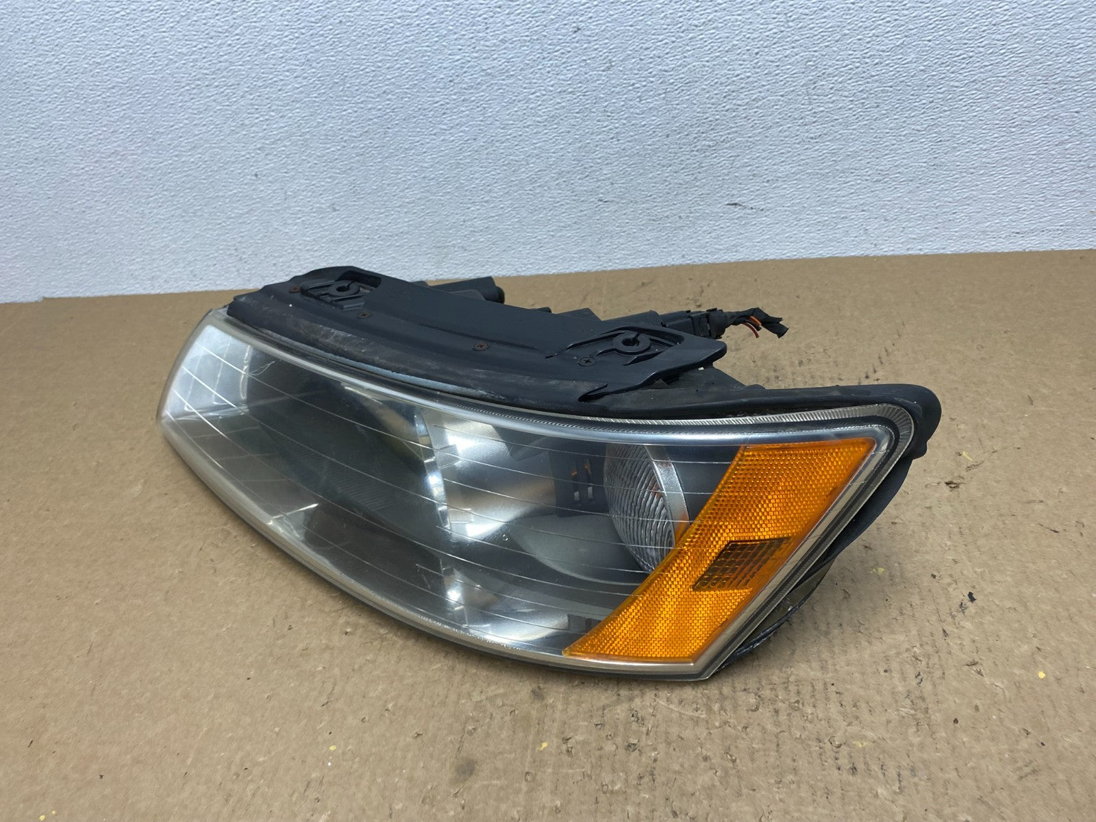2006 to 2008 Hyundai Sonata Left Driver LH Side Headlight Halogen AC1611 DW1