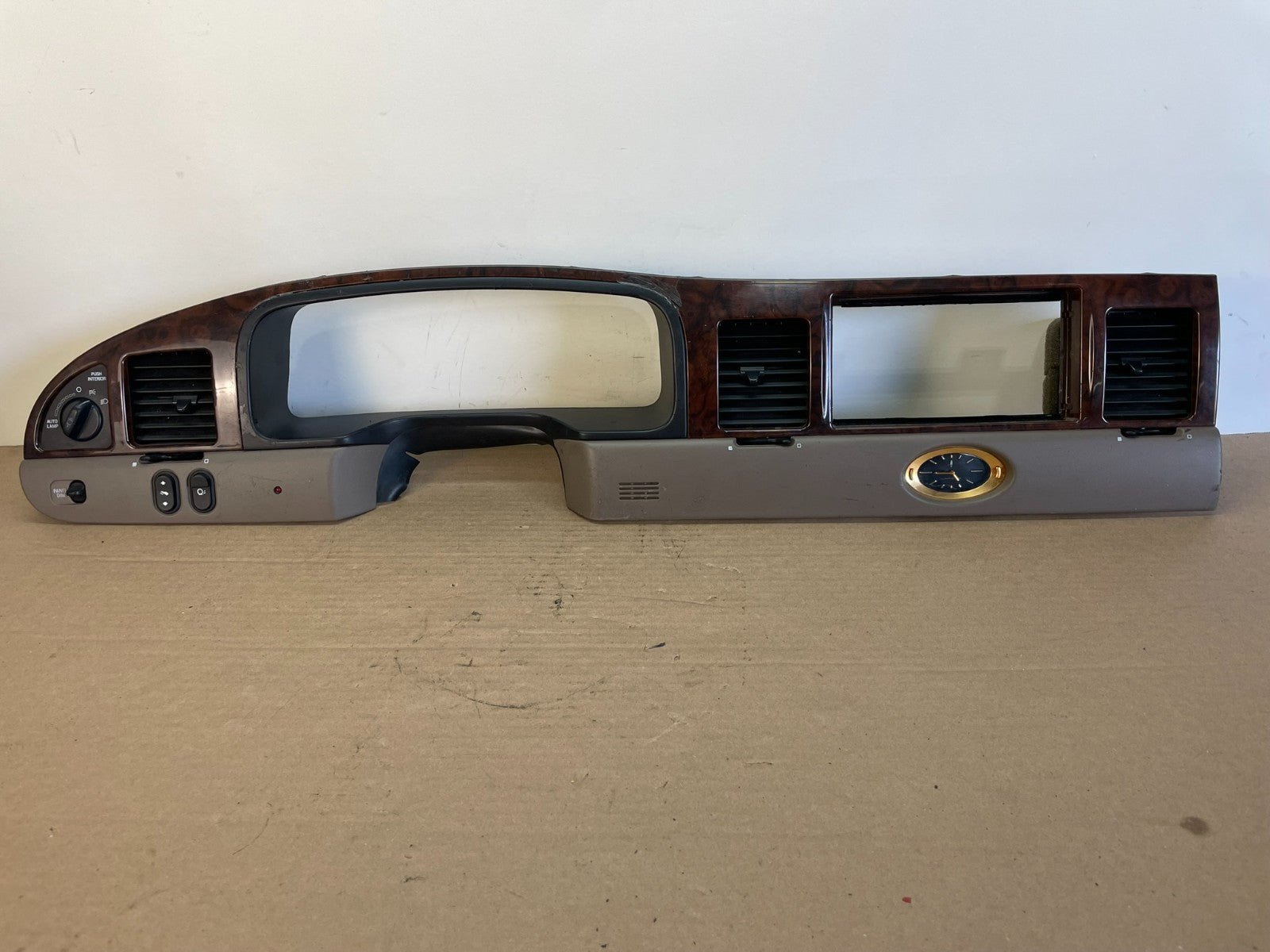 1998 - 2001 Lincoln Town Car Dash Speedometer Cluster Radio Bezel Trim af8445 DG0