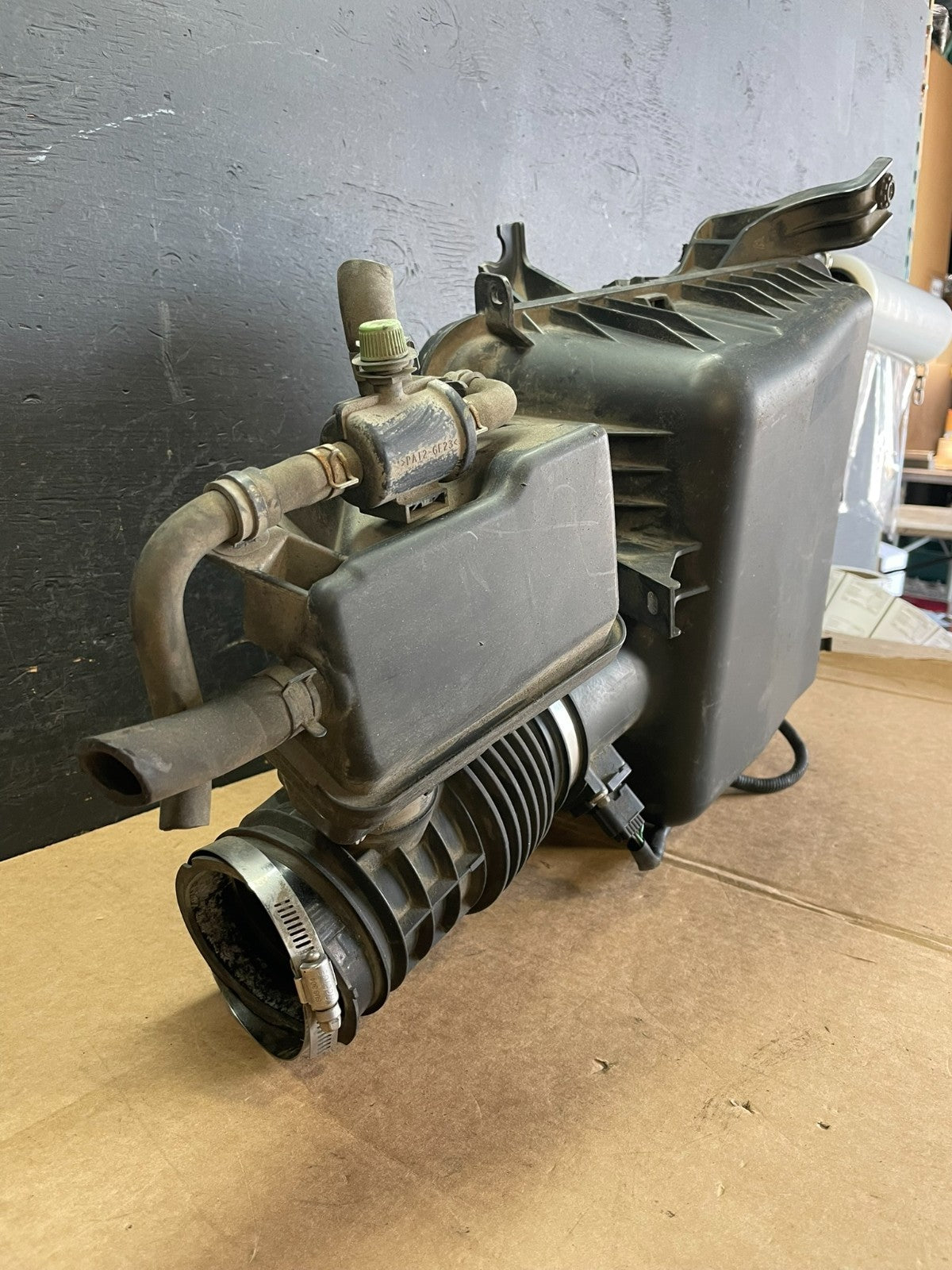 2006 to 2007 Infiniti m35 Air Intake Manifold Box Inlet Housing AE0893 DG2