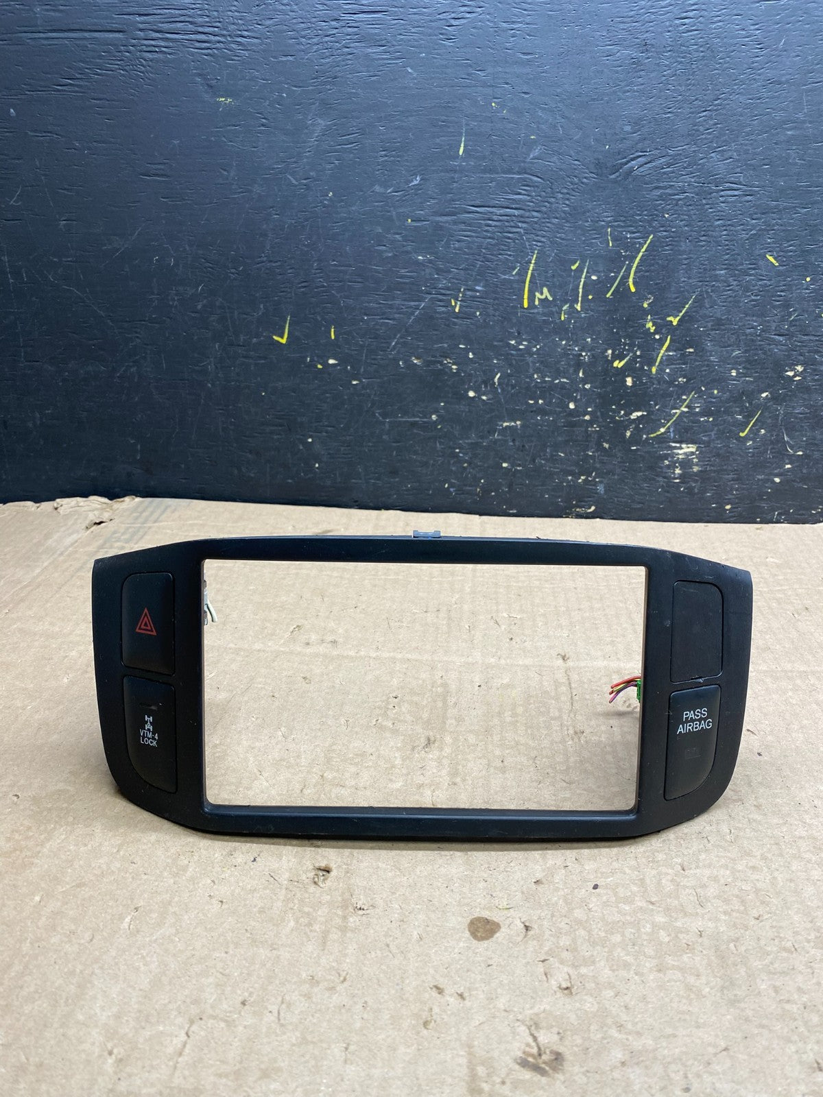2003-2005 Honda Pilot Center Dash Radio Screen Display Trim Bezel z0130 DG0