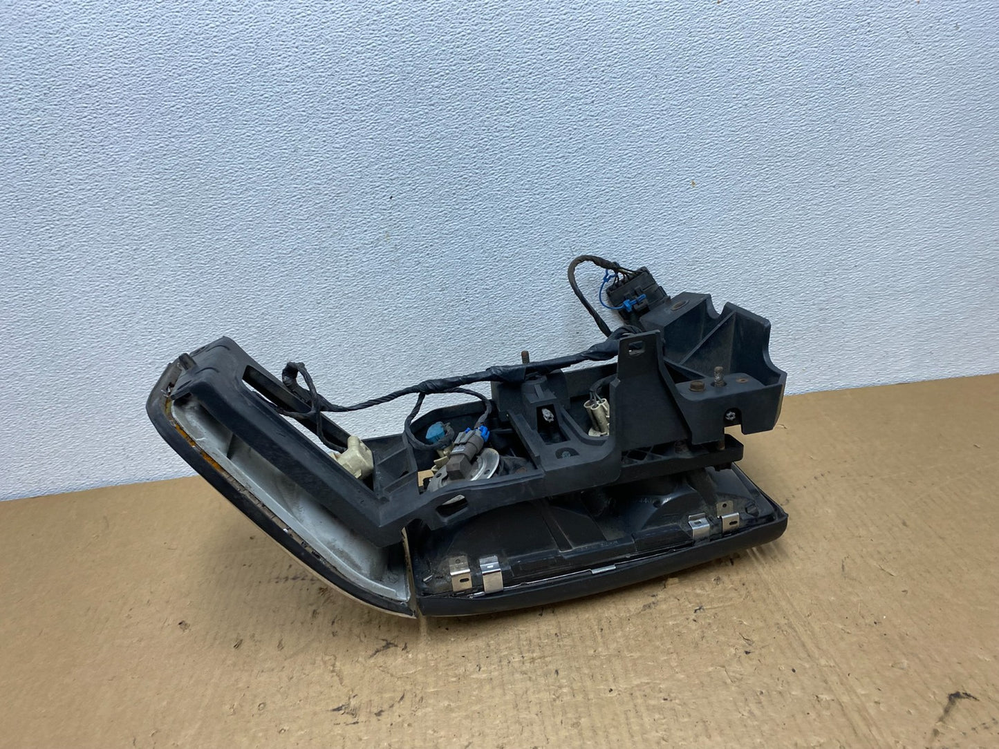 1994 1995 1996 Cadillac Deville Right Passenger Halogen Headlight AC8155 DW4