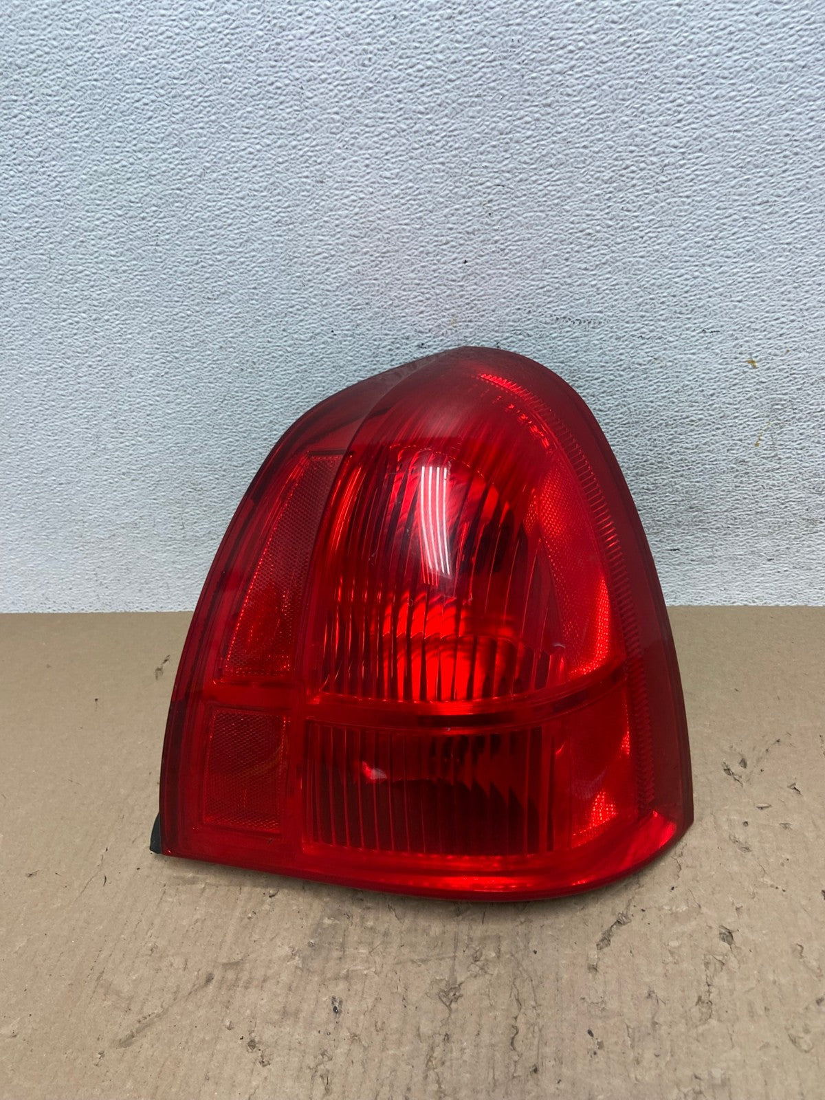2003 to 2011 Lincoln Town Car Right Passenger Rh Tail Light AE8844 LK0