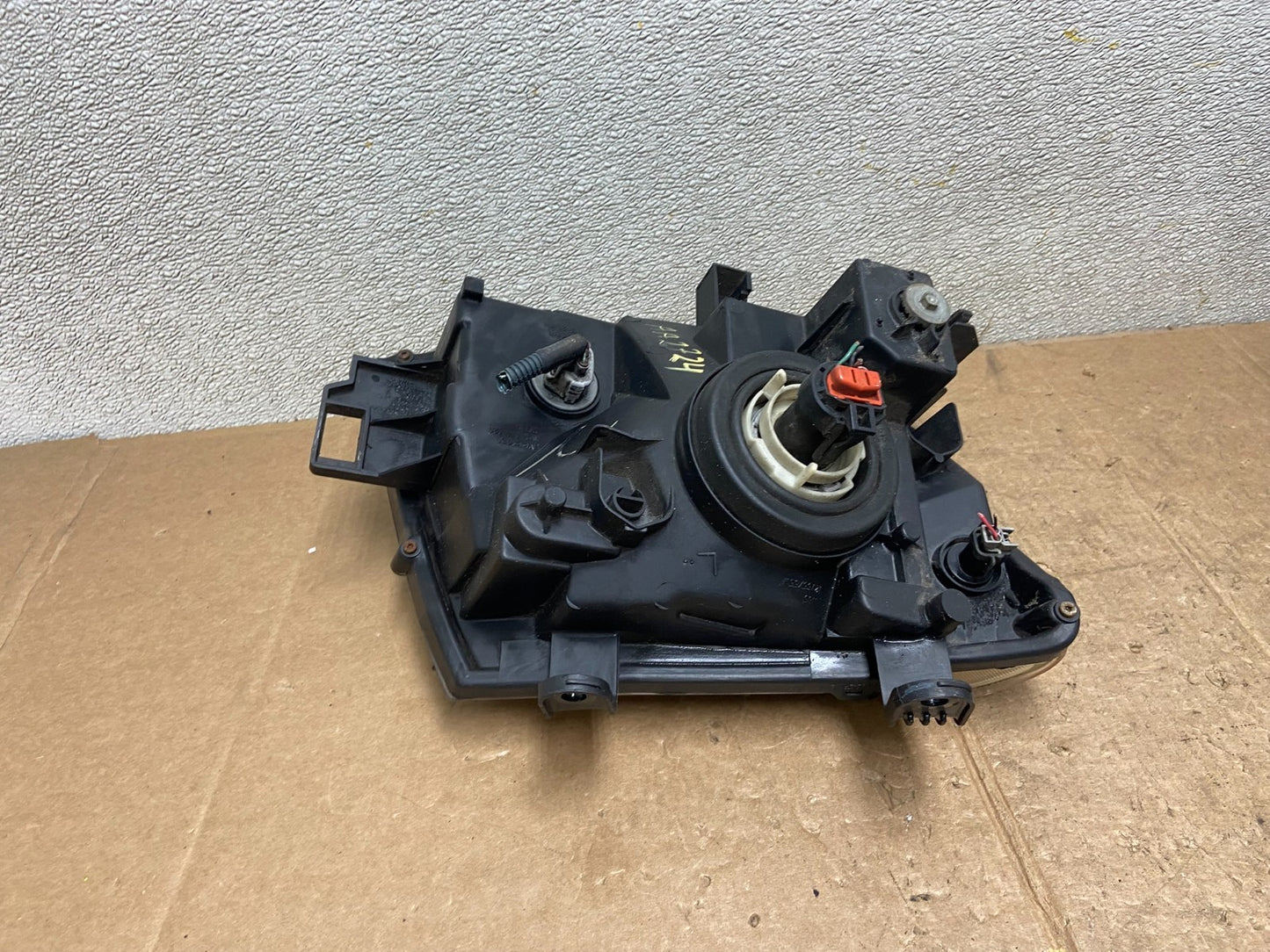 2005 - 2015 Nissan Xterra Driver Left LH Side Headlight AA27245