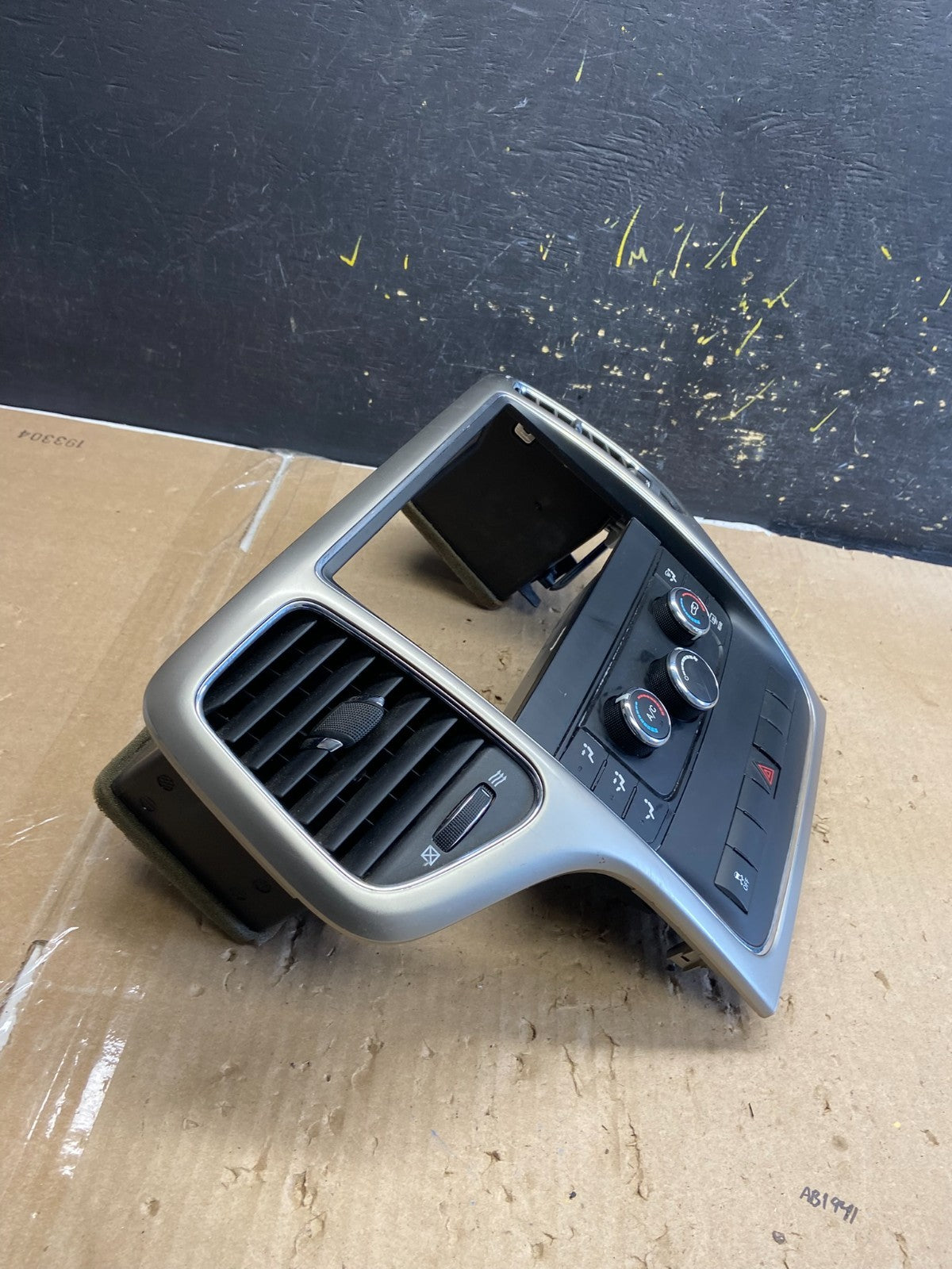 2011-2013 Jeep Grand Cherokee Center Radio Climate Control Bezel Vent ab2267 DG1