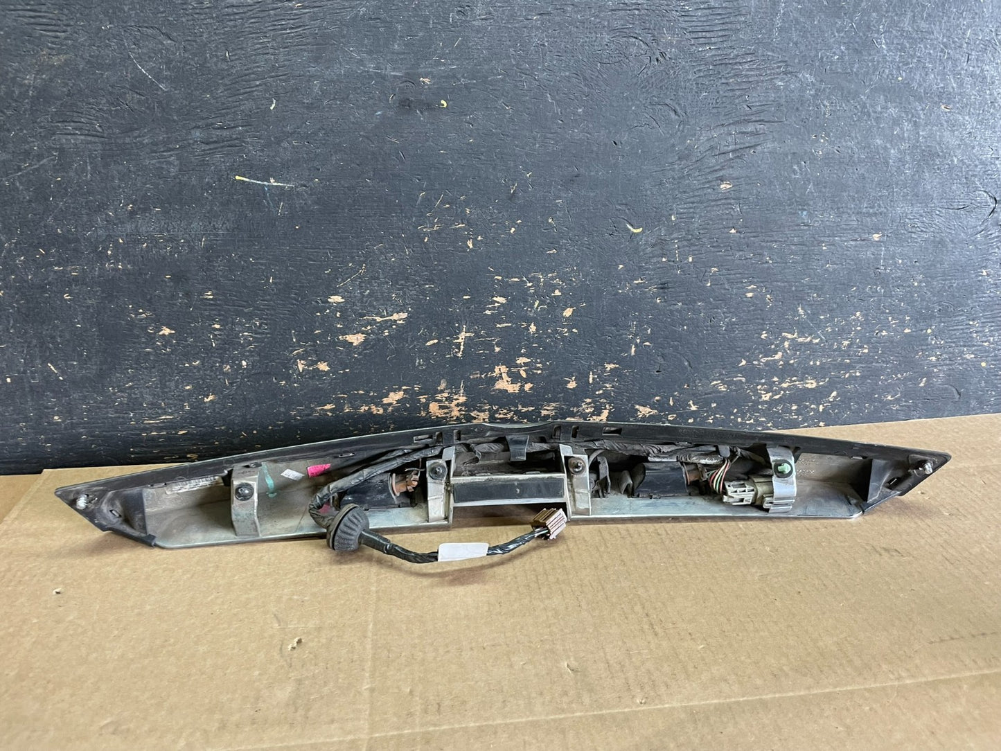 2010-2015 Cadillac SRX Rear Liftgate Tailgate Finish Molding W/ Camera AA8964 DG5