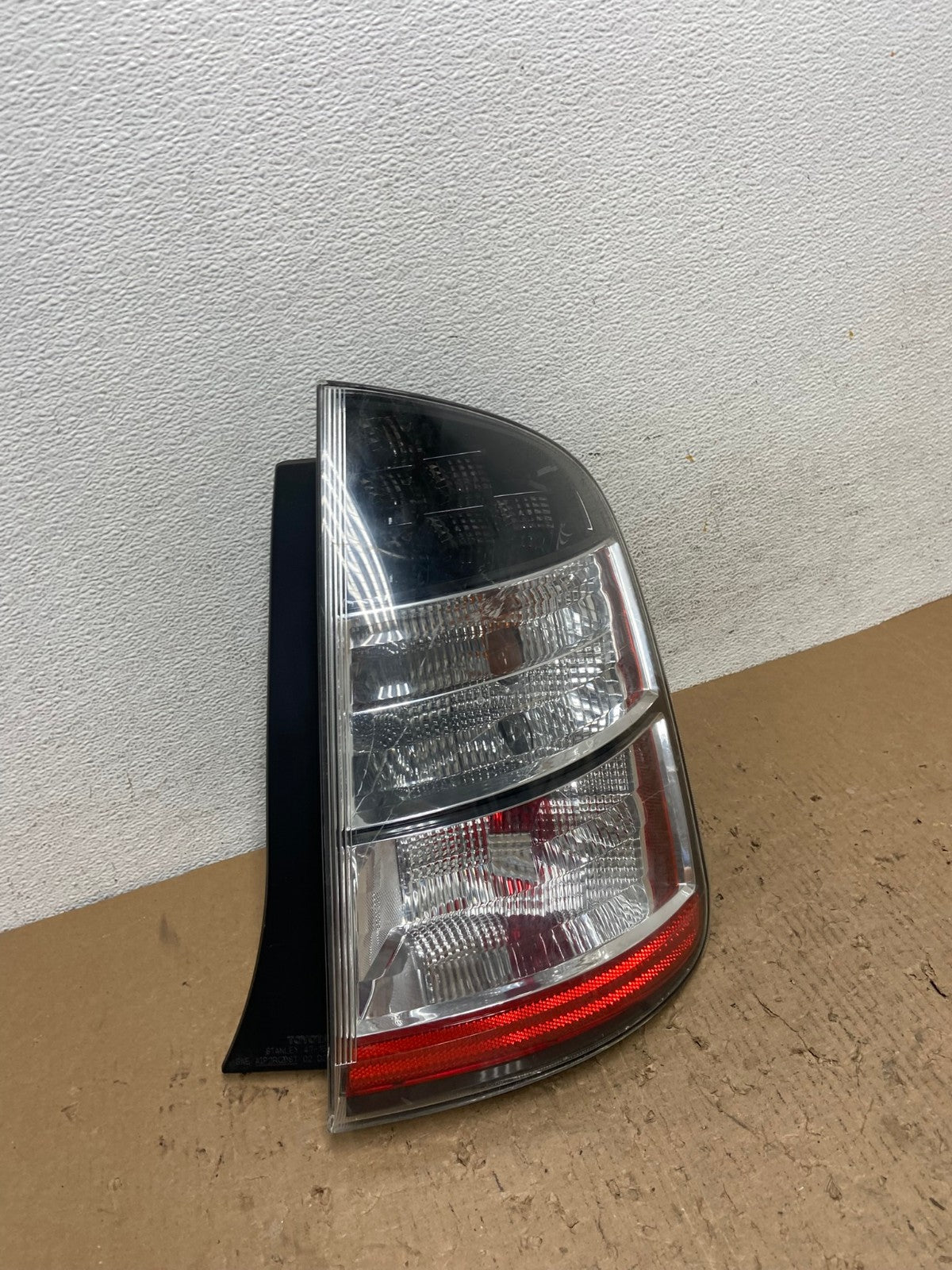 2004 - 2005 Toyota Prius Right Passenger Side Rh Tail Light AD8842 LK2