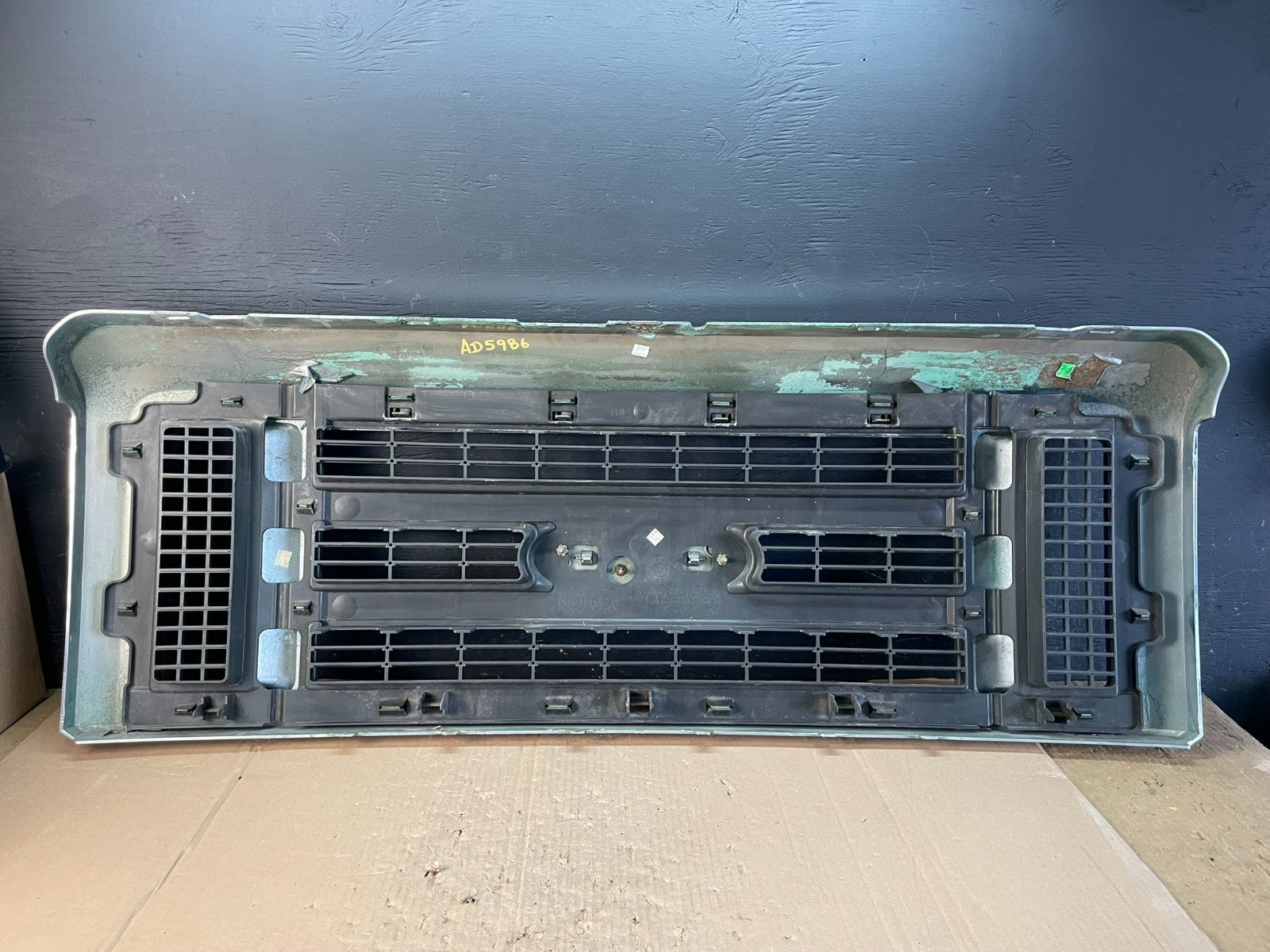 2008 to 2014 Ford Econoline E150 E250 Front Upper Chrome Grill Grille AD5986DG5
