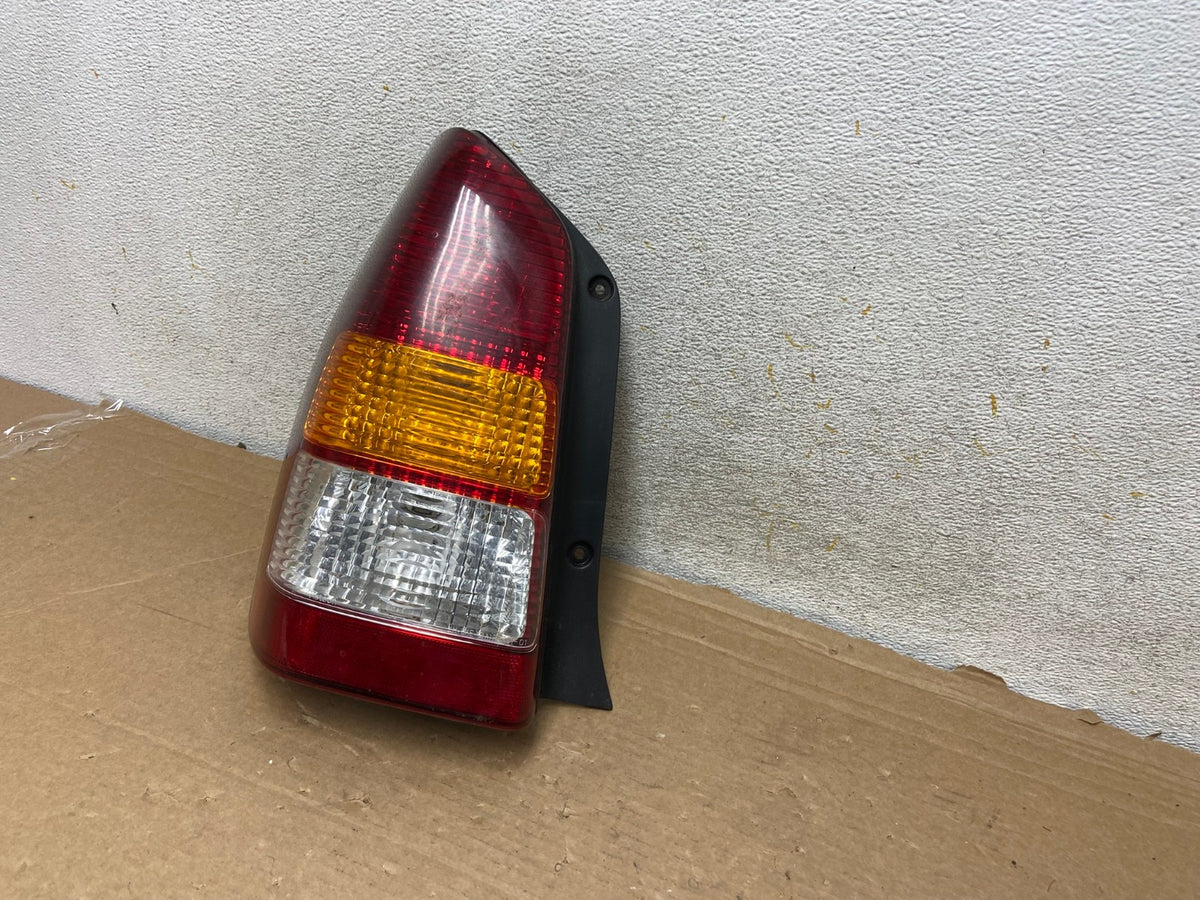 2001 2002 2003 2004 Mazda Tribute Left Driver Lh Side Tail Light AH8438 LK2