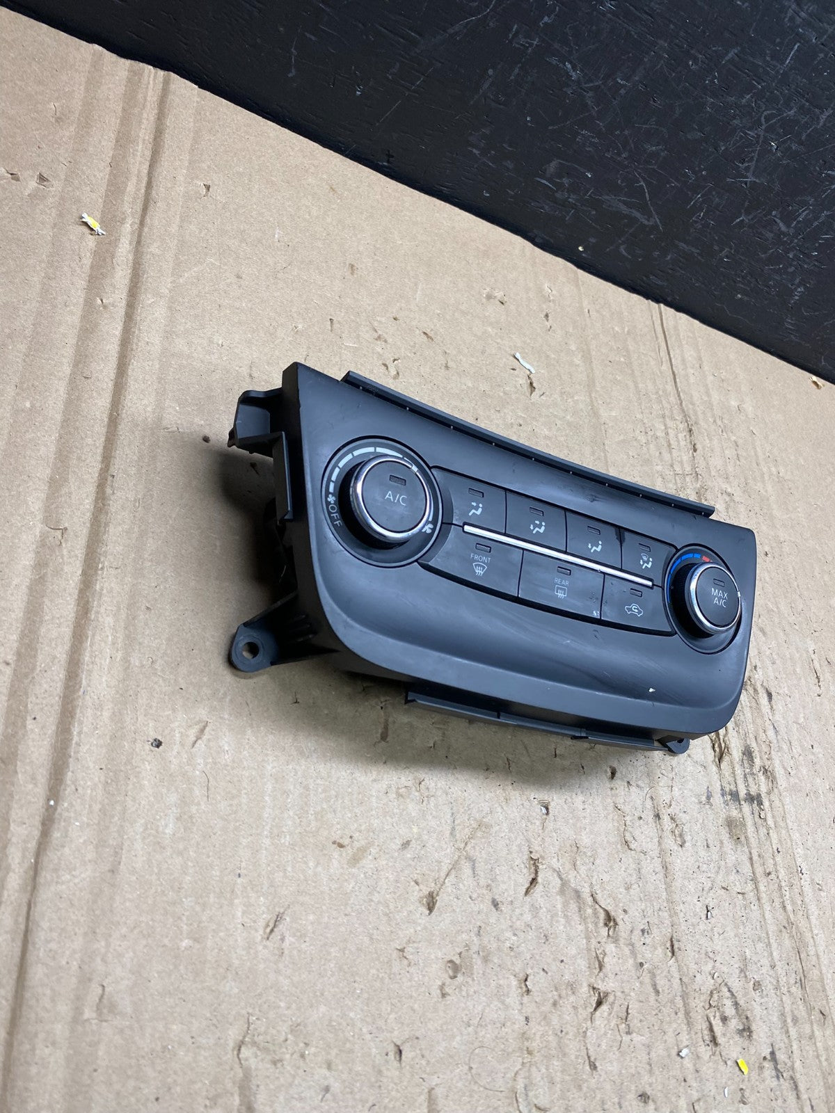 2015-2017 Nissan Sentra Climate Control Unit Heater Ac Temperature AB9145 DG1