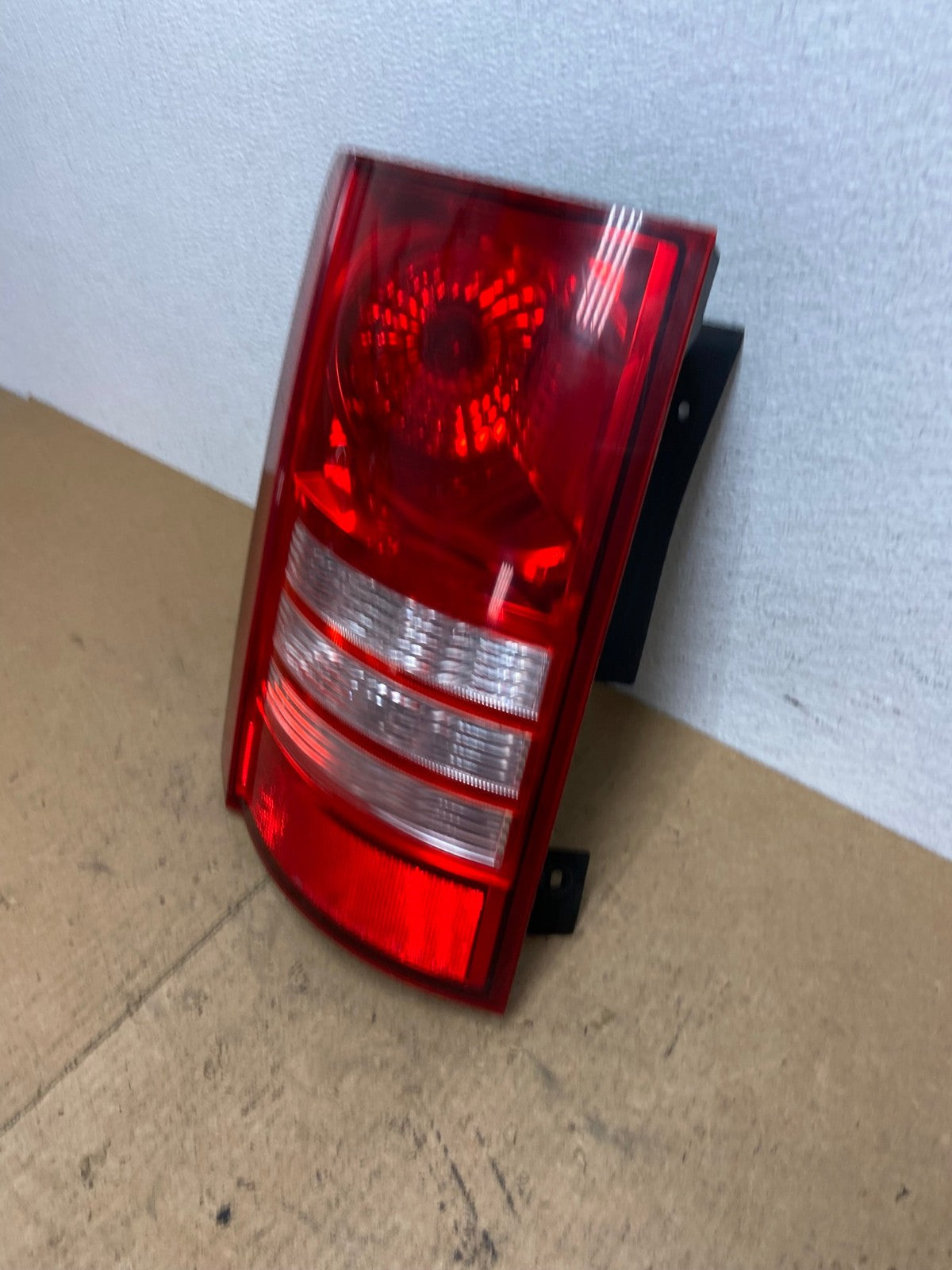 2008-2010 Chrysler Town and Country Left Driver Tail Light Oem AC3667 LK1