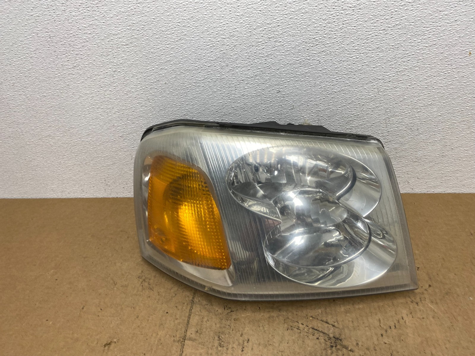 2002 to 2009 Gmc Envoy Right Passenger RH Side Headlight Halogen AC3421 DW0