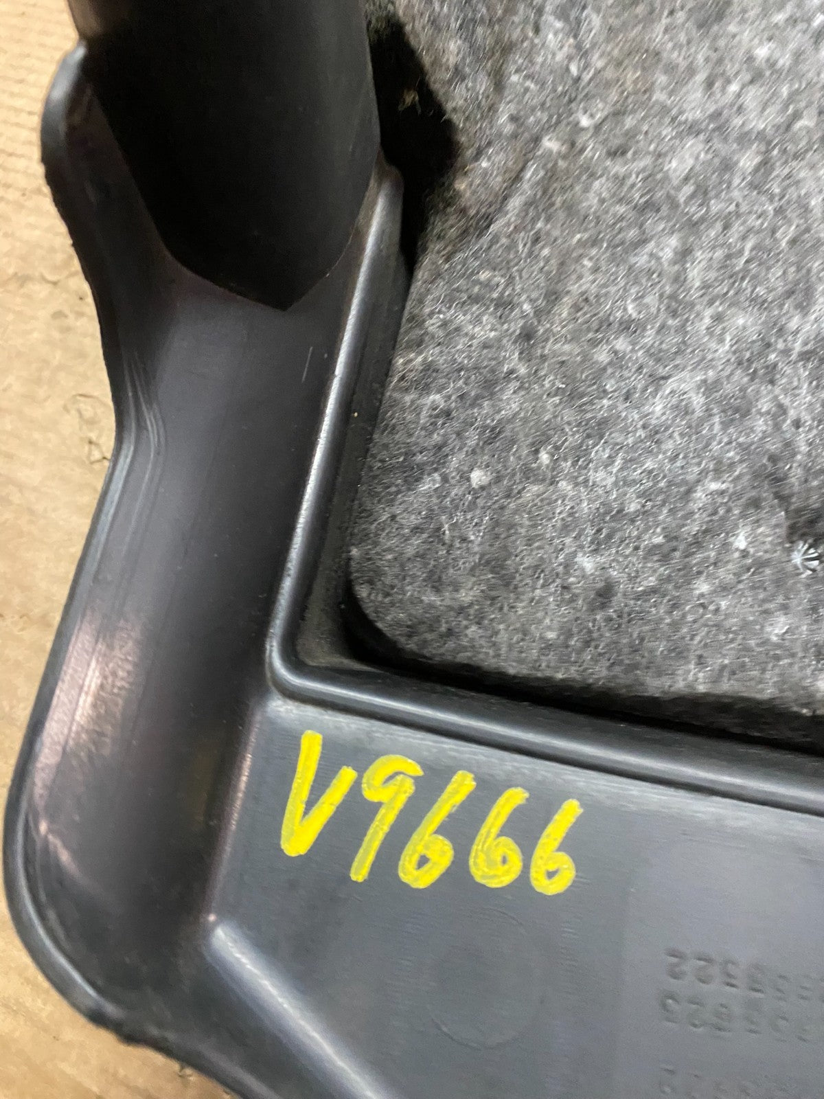 2010 to 2012 Chevrolet Equinox V6 VVT Plastic Engine Cover Shield v9666 DG9