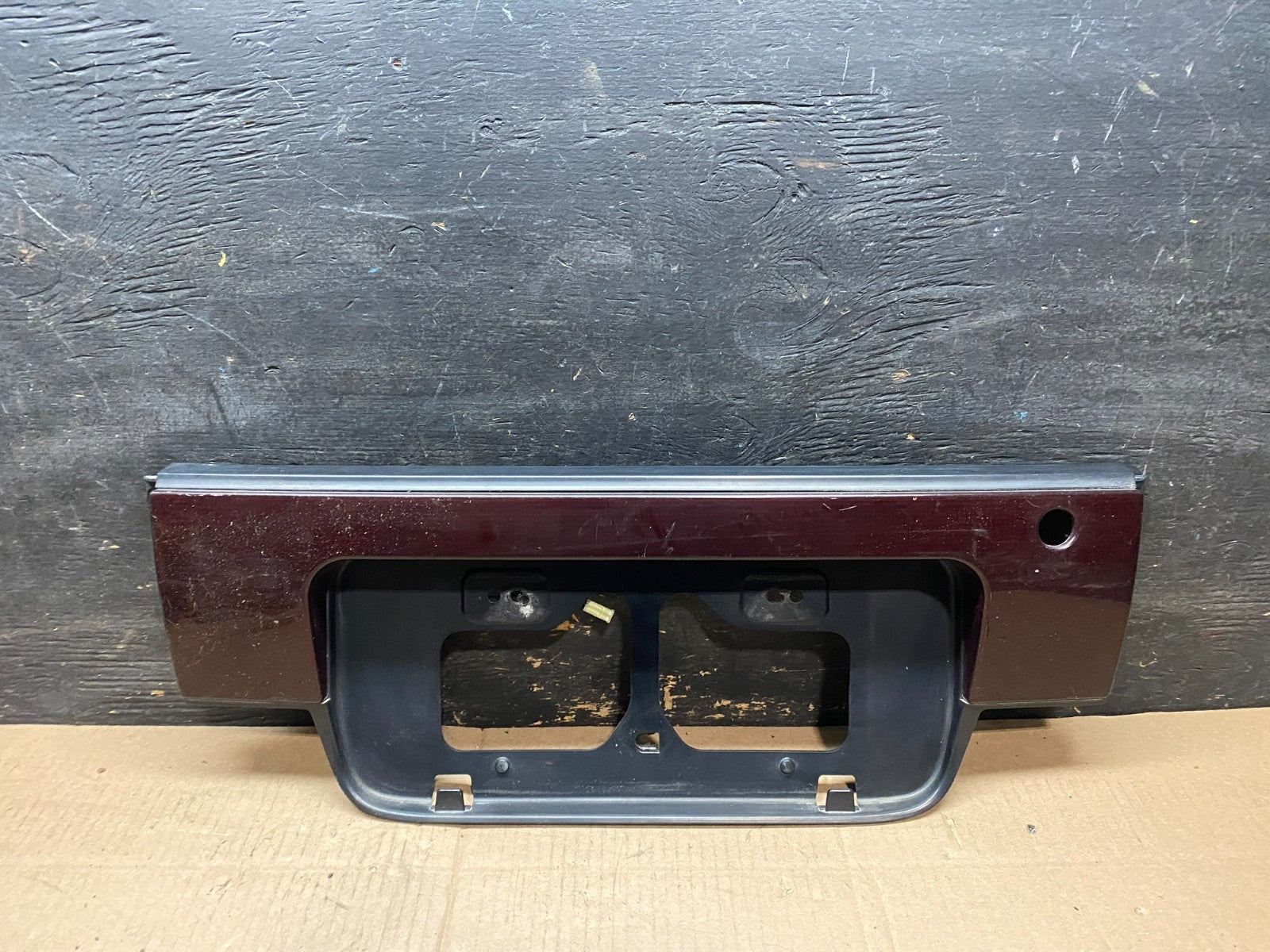 1990-1993 Toyota Celica GT Rear Center Taillight Garnish License Plate R5237 DG0