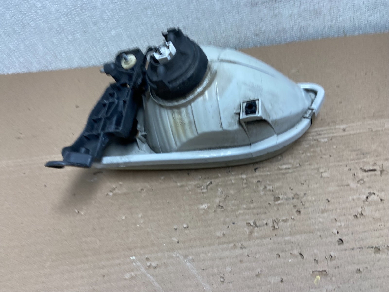 2001 2002 2003 Toyota Sienna Right Passenger Rh Side Headlight Halogen AB1169 DW4