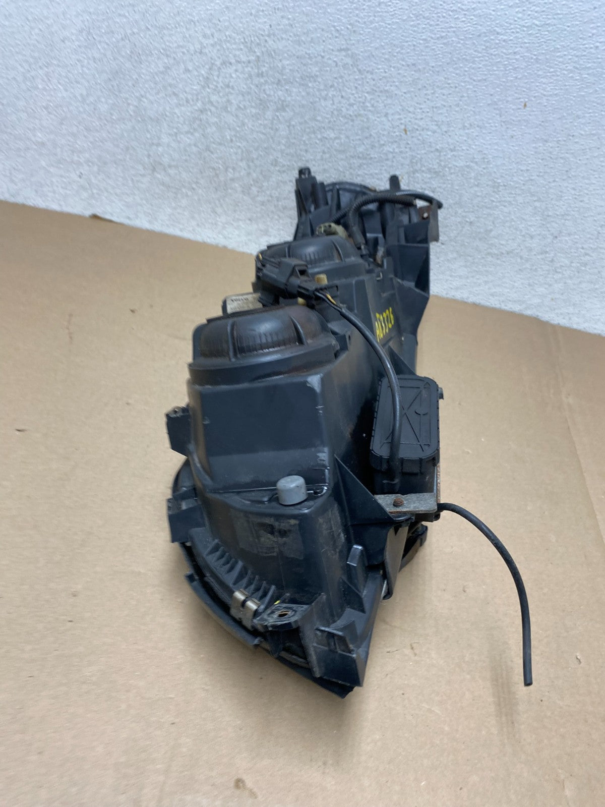 2001 to 2004 Volvo S60 Right Passenger Side Headlight Halogen AG3326 DW8