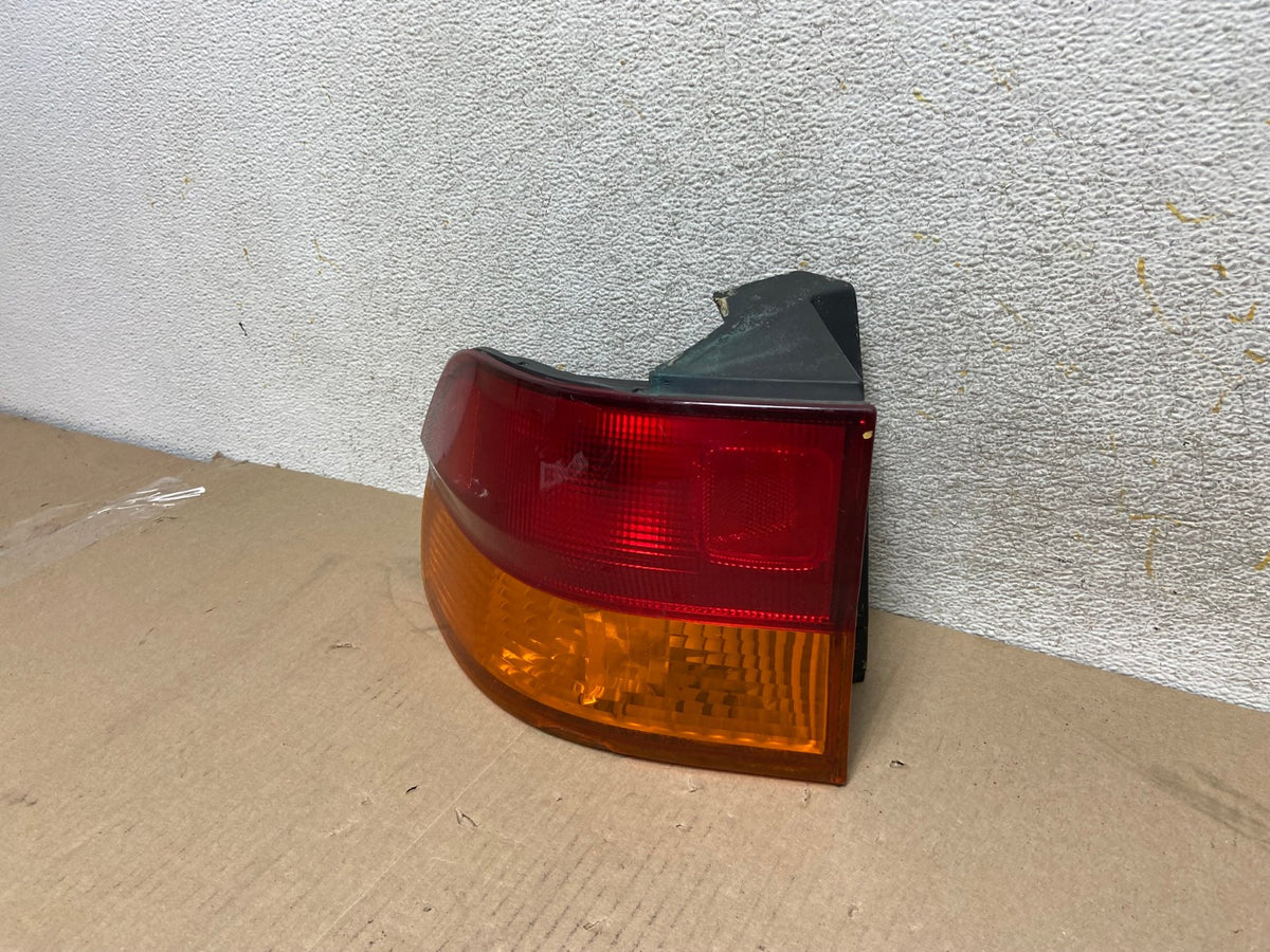 2002 2003 2004 Honda Odyssey Left Driver LH Side Tail Light AH6709 LK2
