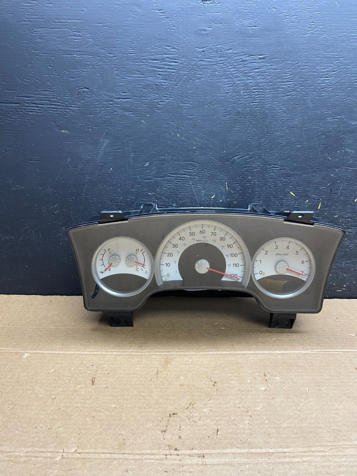 2005 Dodge Durango Speedometer Instrument Cluster Gauge W6529 DG0