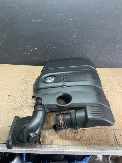 2005 to 2008 Volkswagen Jetta Beetle 2.5L Passat Engine Cover 07k129601G M9118 D3