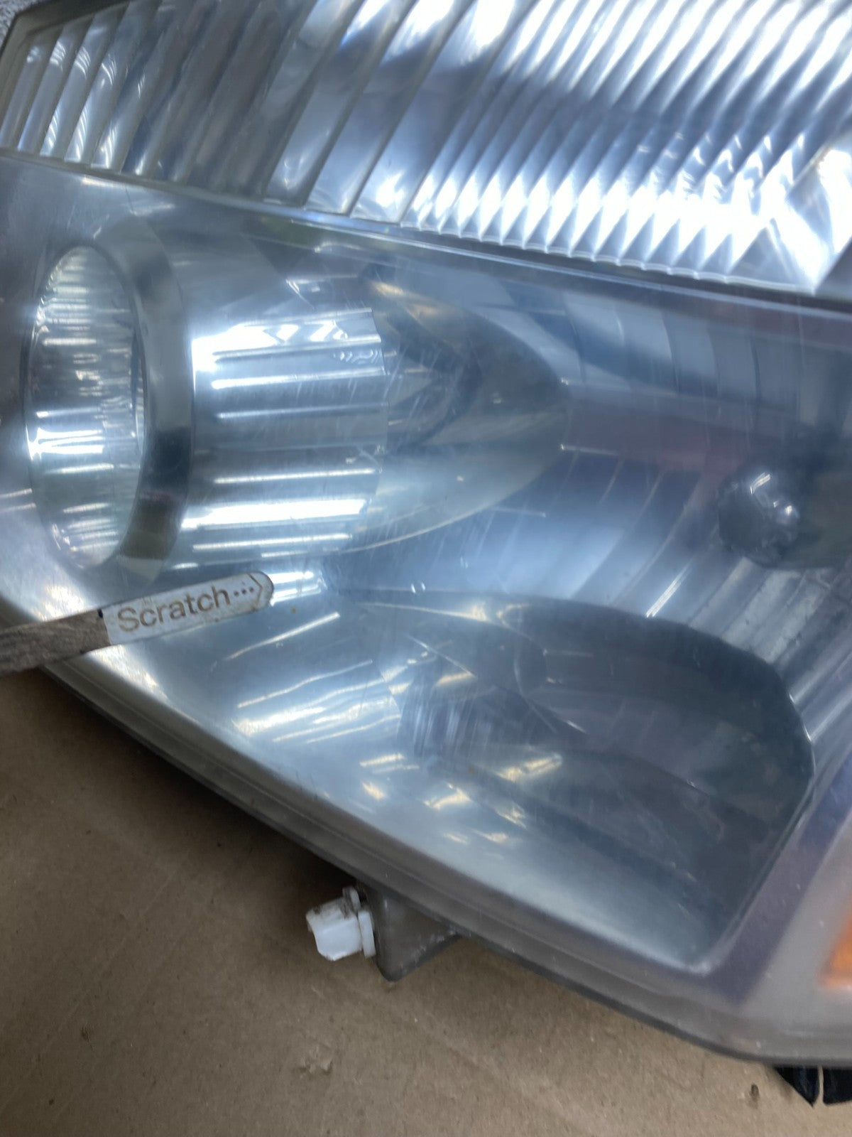 2004 to 2007 Nissan Armada Left Driver Lh Side Headlight Halogen R8103 DW3