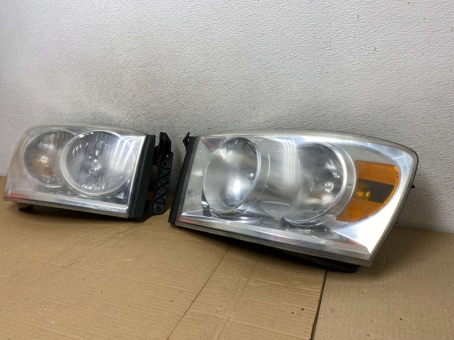 2006 to 2008 Dodge Ram Left+Right Side Set Halogen Headlights AG8864 DW2