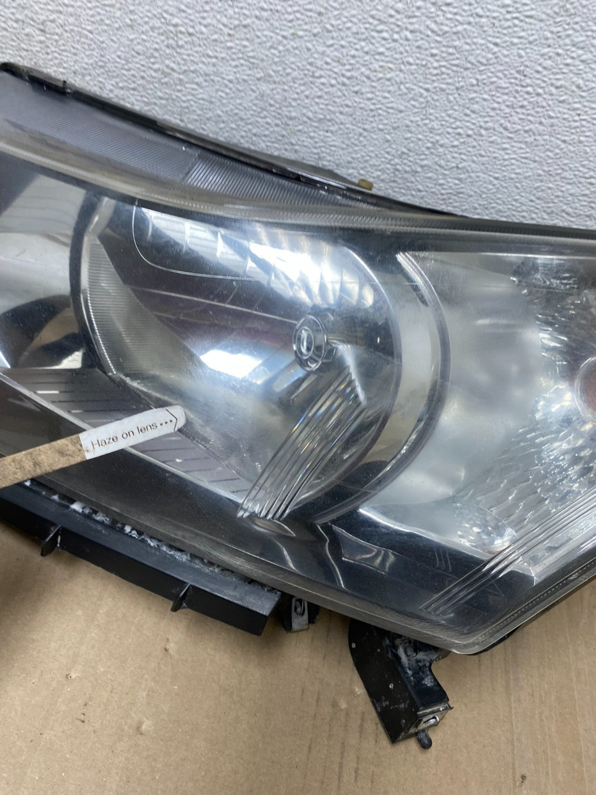 2011 to 2015 Chevrolet Cruze Halogen Left+Right Set Headlights AG6904 DW6