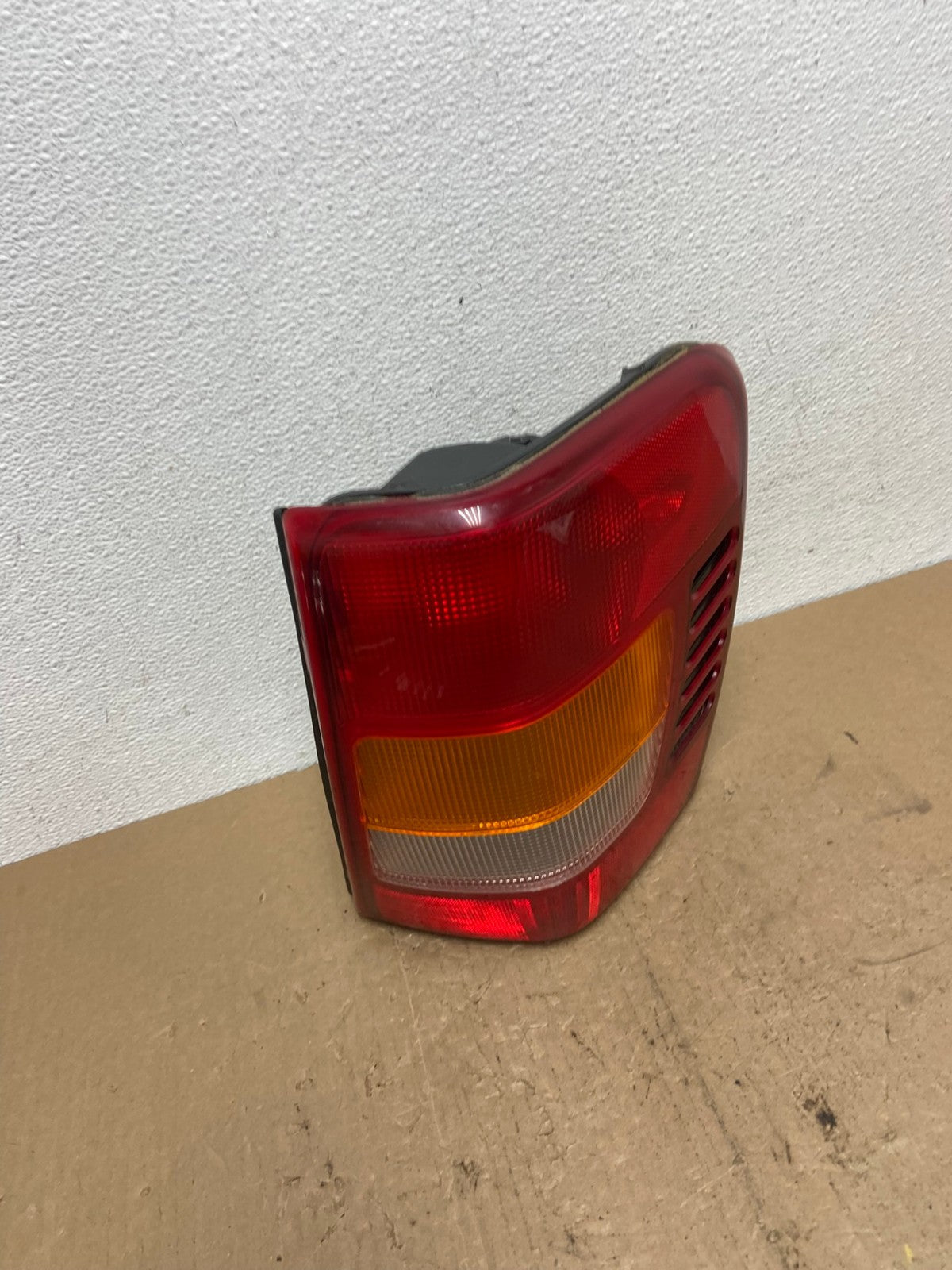 1999-2004 Jeep Grand Cherokee WJ Right Passenger Rh Tail Light DEPO AC5892 LK2