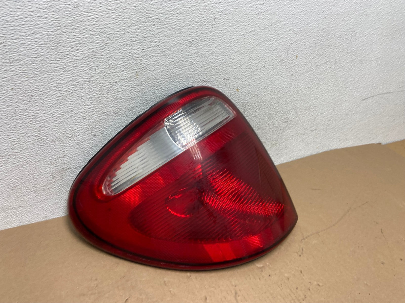 2004 to 2007 Dodge Grand Caravan Left Driver Lh Tail Light AD6451 LK2