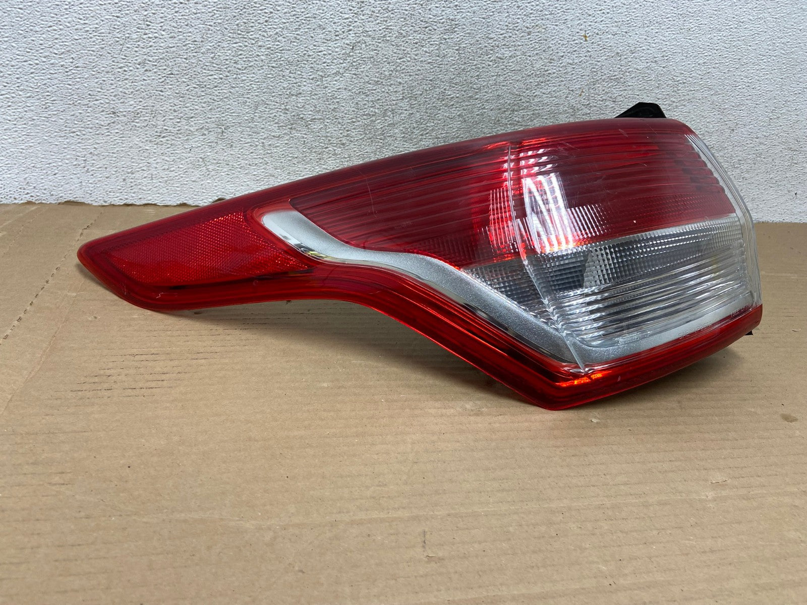 2013 to 2016 Ford Escape Left Driver LH Side Tail Light AG8102 LK1