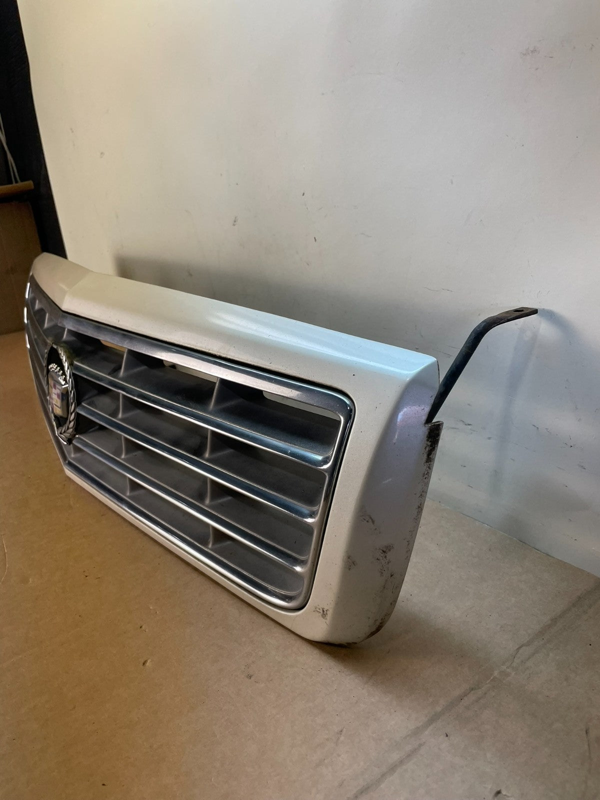 1995 to 2002 Cadillac Eldorado Front Upper Grill Grille AJ1268 DG1