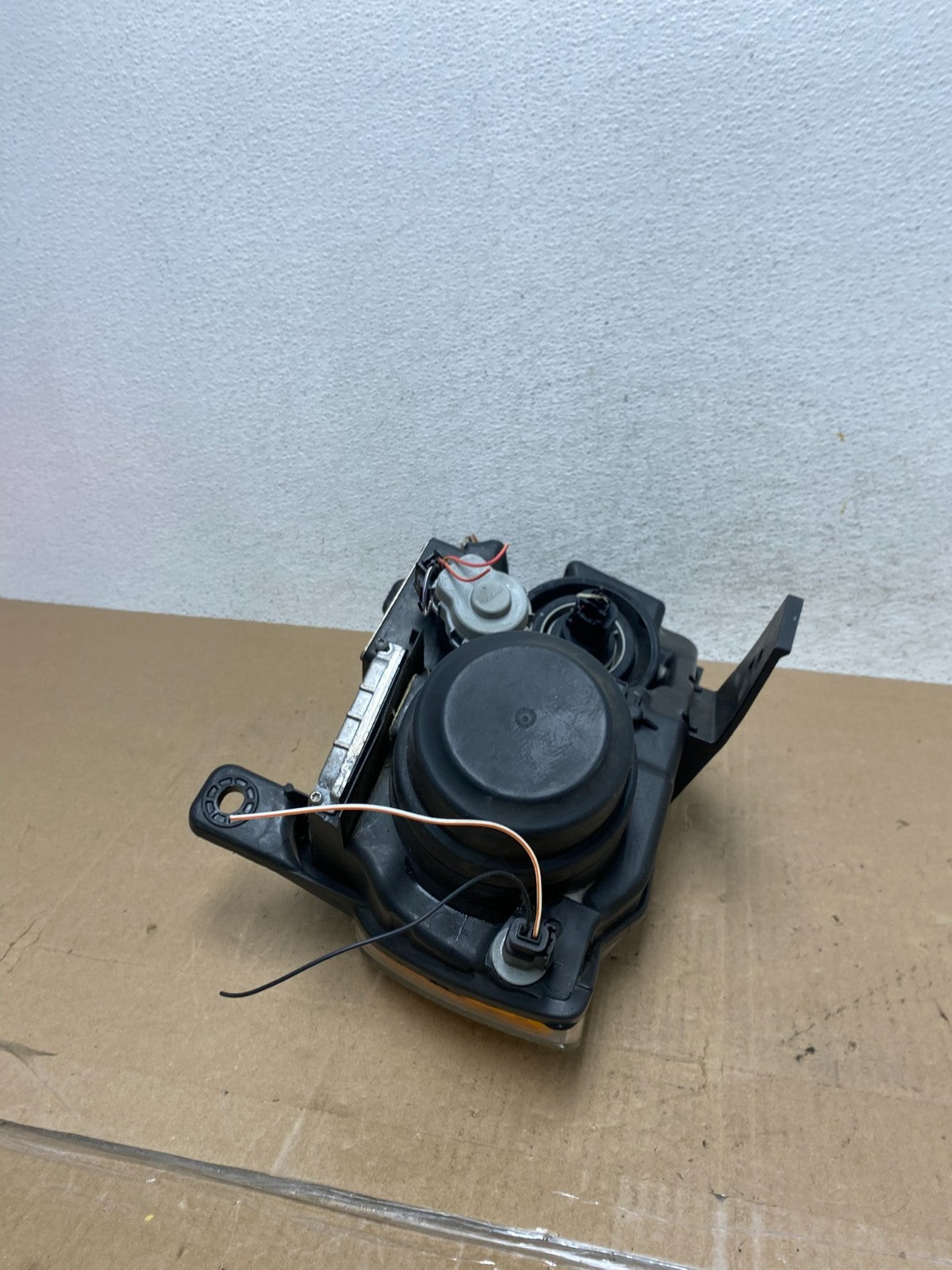 2011-2013 Jeep Grand Cherokee Right Passenger Xenon Headlight AE6768 DW8