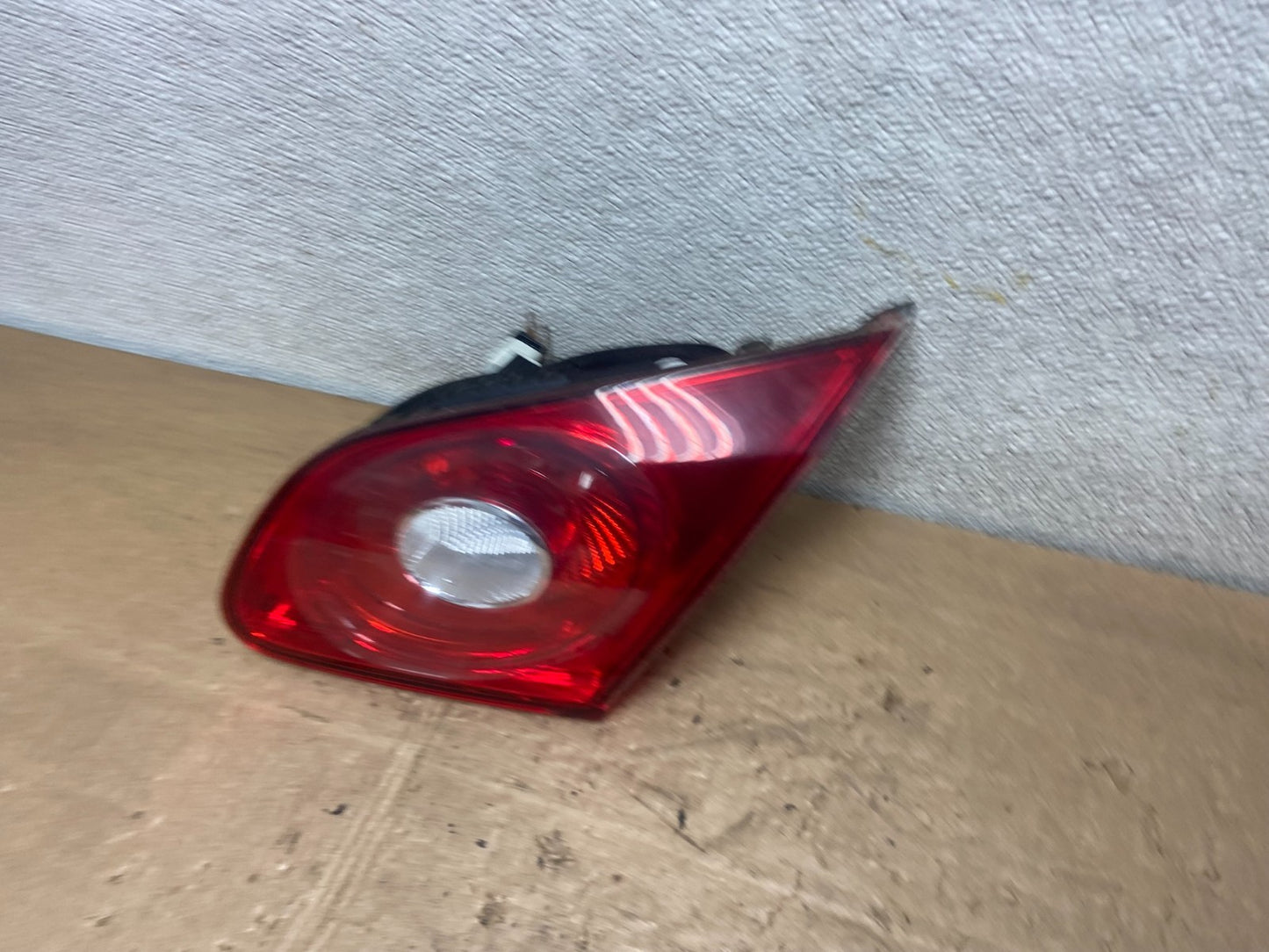 2009-2012 Volkswagen CC Right Passenger RH Side Tail Light Inner Trunk Y6837 DW1