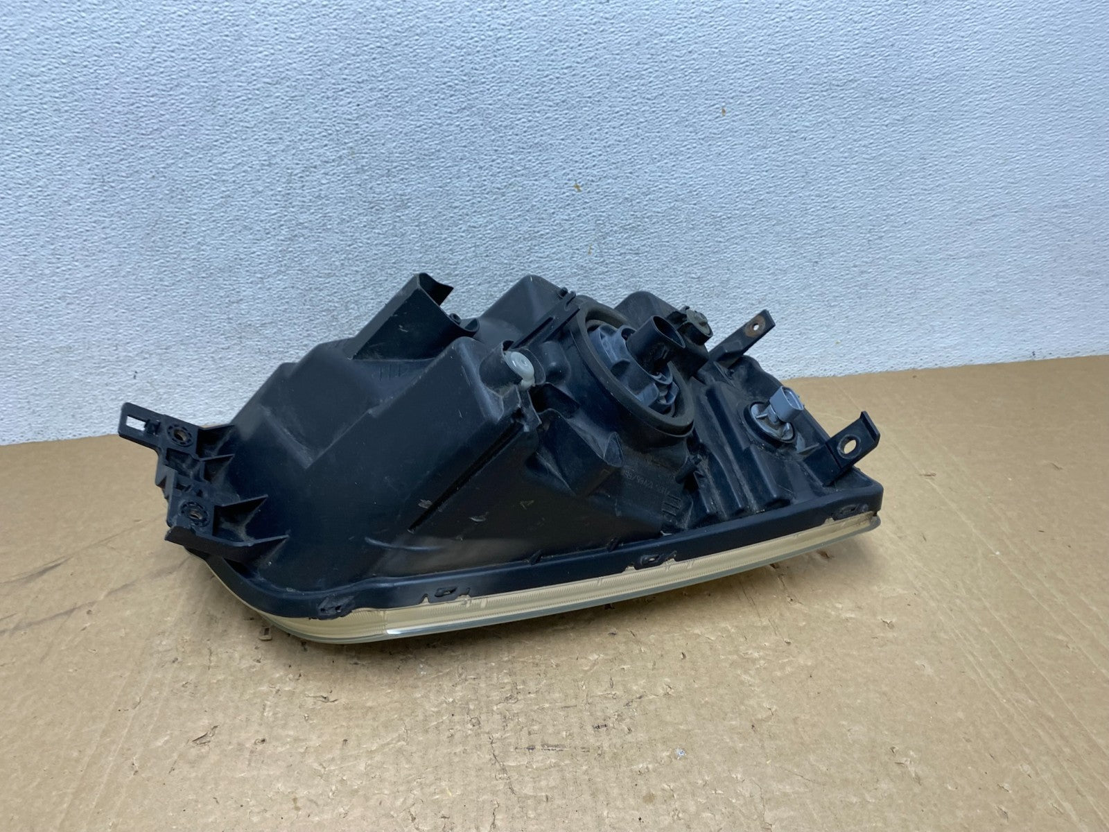 2004 - 2008 Mitsubishi Endeavor Headlight Left Driver Lh Side AG1143 DW6