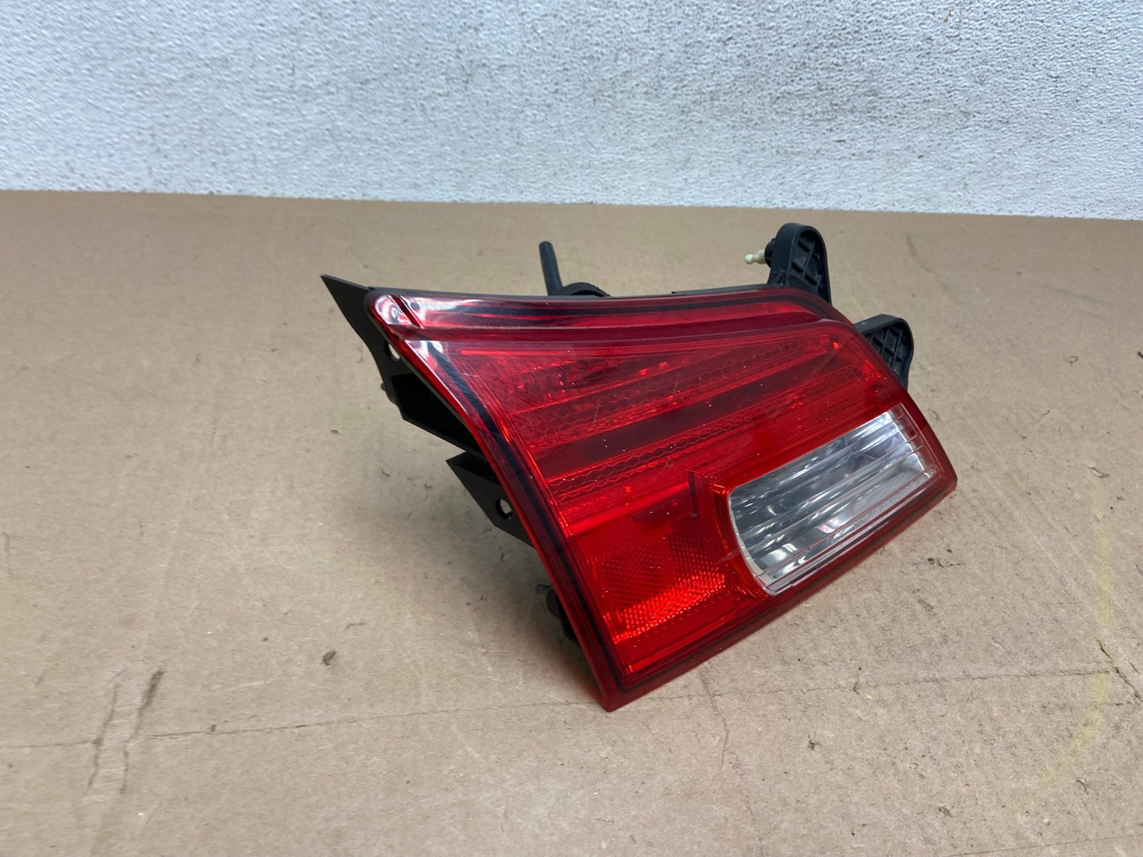 2010-2014 Subaru Outback Left Driver Lh Side Inner Tail Light AE6848 LK2