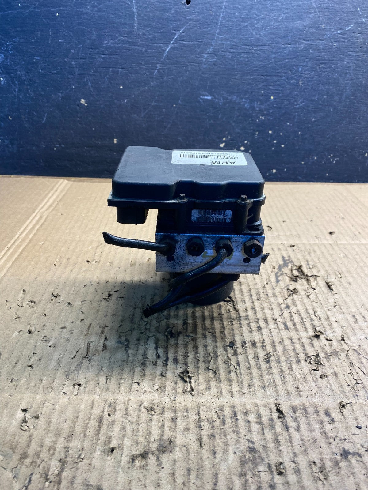 2009 to 2014 Cadillac Escalade ABS AntiLock Brake Pump Control 22910906 AB35103