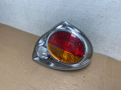2002 2003 Nissan Maxima Right Passenger RH Side Tail Light M0385 DW1