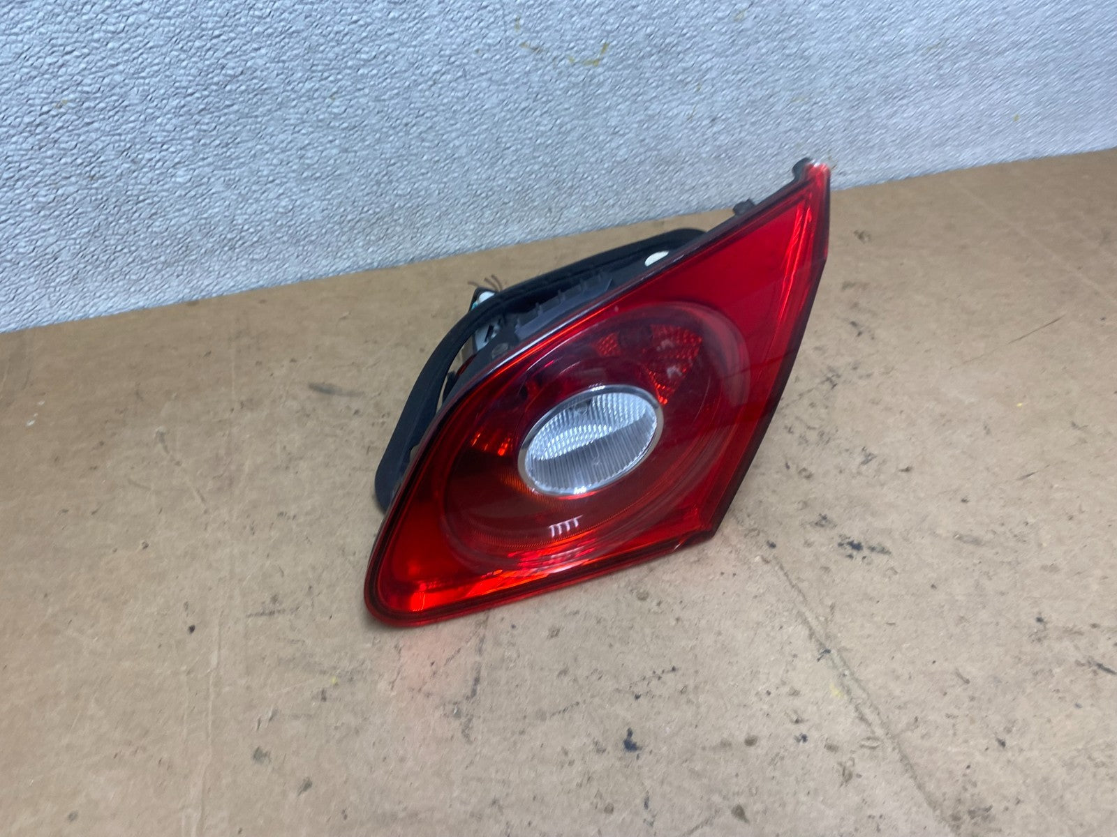 2009-2012 Volkswagen CC Right Passenger RH Side Tail Light Inner Trunk X5664 DW2
