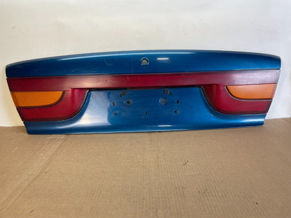 2000-2002 Saturn SL2 Sedan Center Tail Light Lid Trunk Rear Panel AG3128 DG0