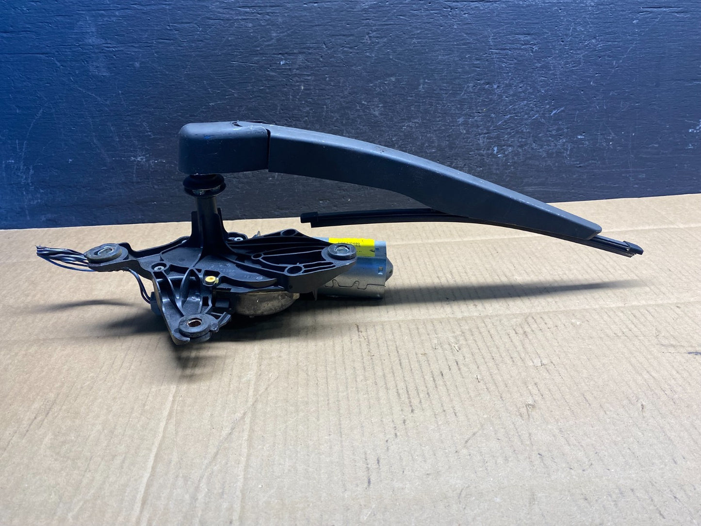 2011 to 2019 Ford Explorer Rear Windshield Wiper Motor AD5018 DG1