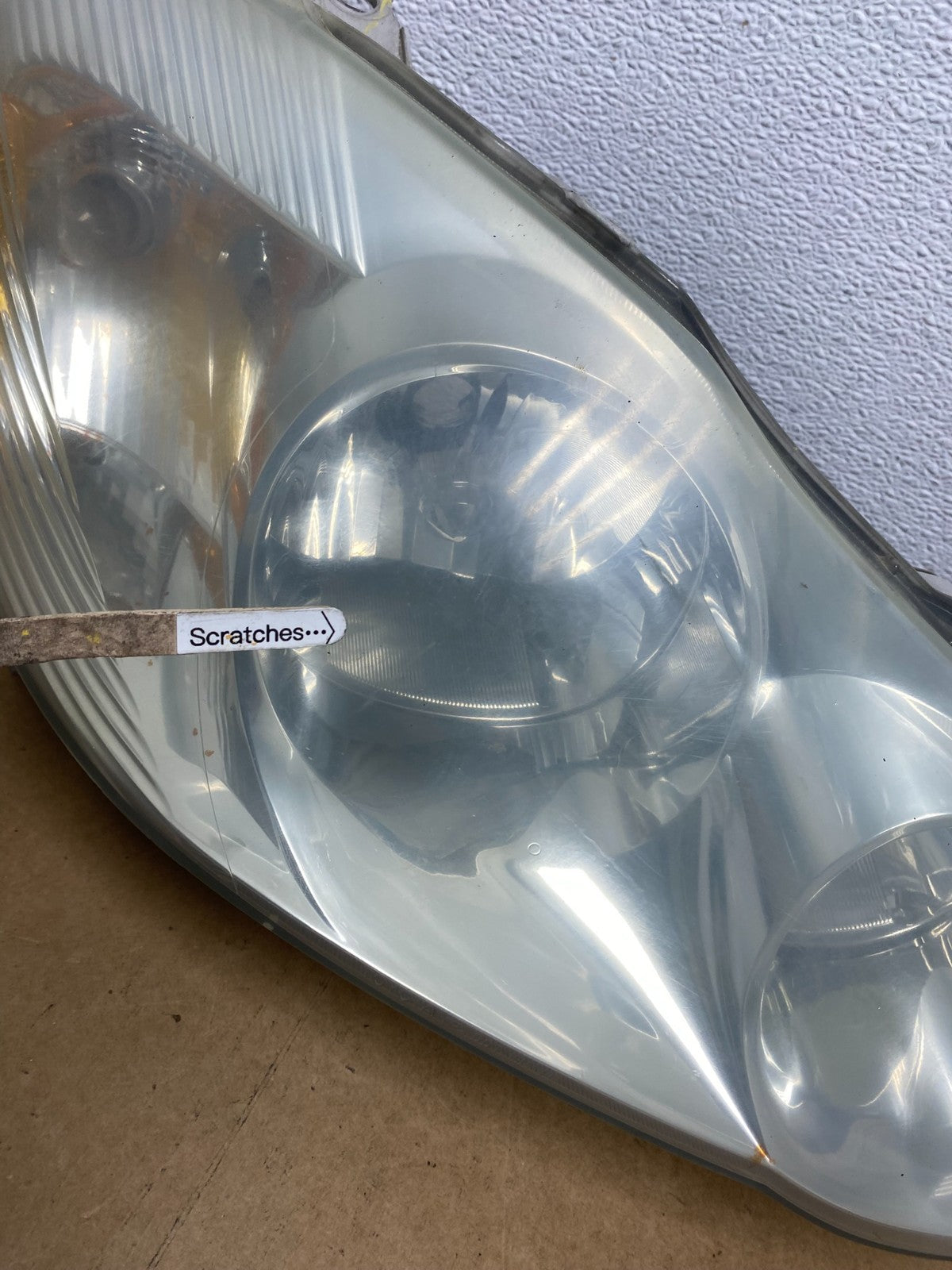 2003 to 2004 Toyota Corolla Right Passenger RH side Headlight AC1718 DW3