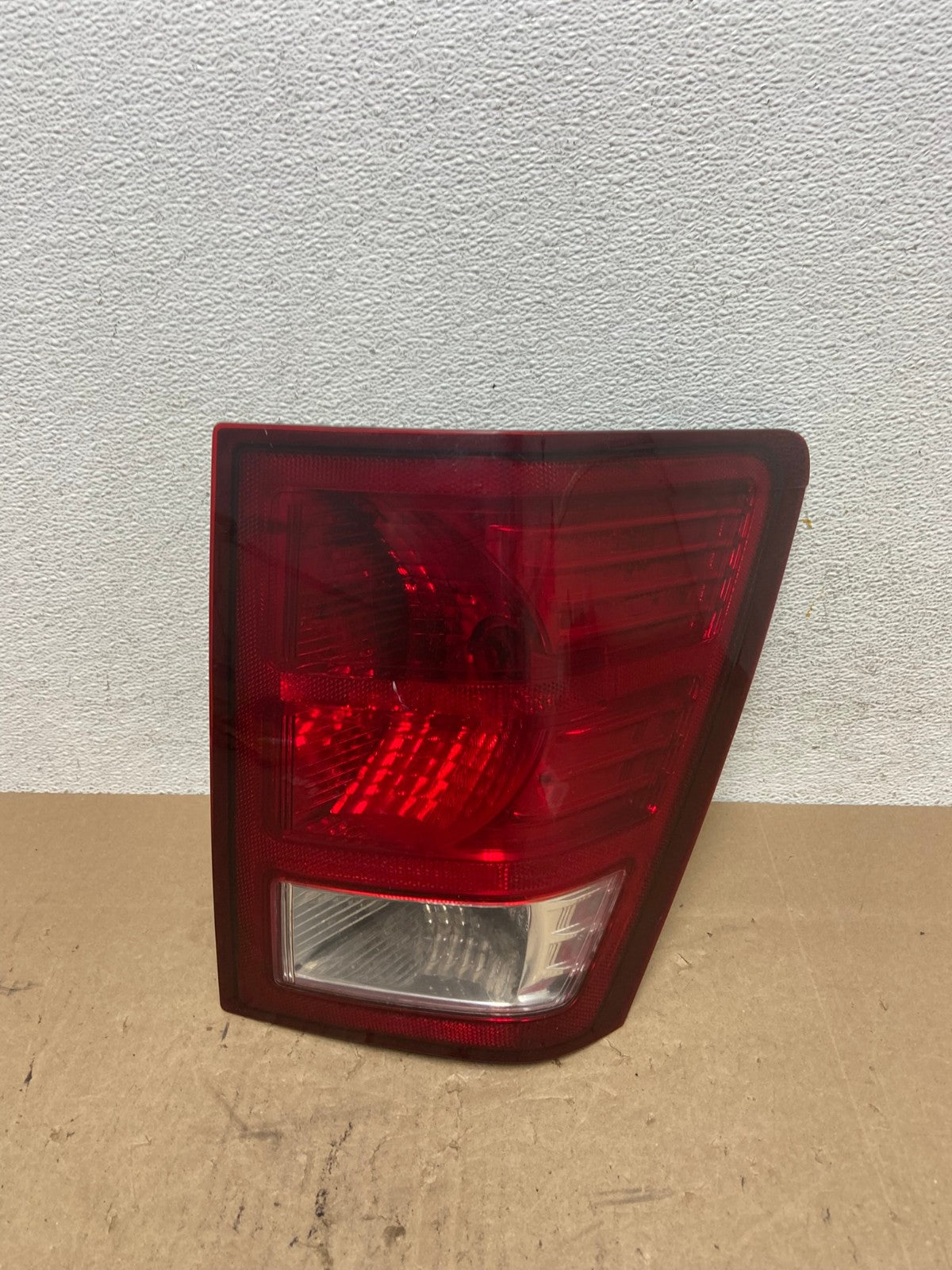 2007 2008 2009 2010 Jeep Grand Cherokee Right Passenger Tail Light AE6167 LK0