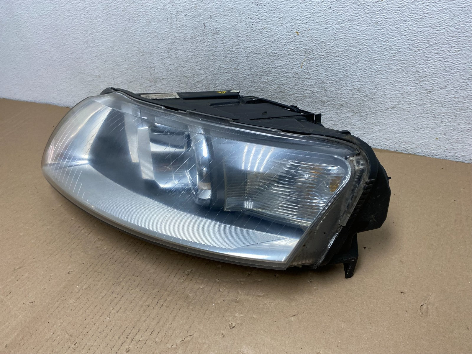 2005 to 2008 Audi A6 Left Driver Side Headlight Xenon HID AF3099 DW1