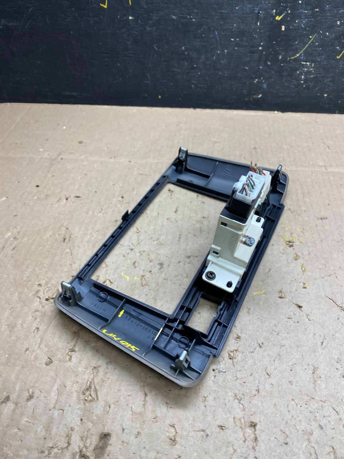 1998 to 2000 Toyota Sienna Center Console Radio Trim Bezel U4915 DG4