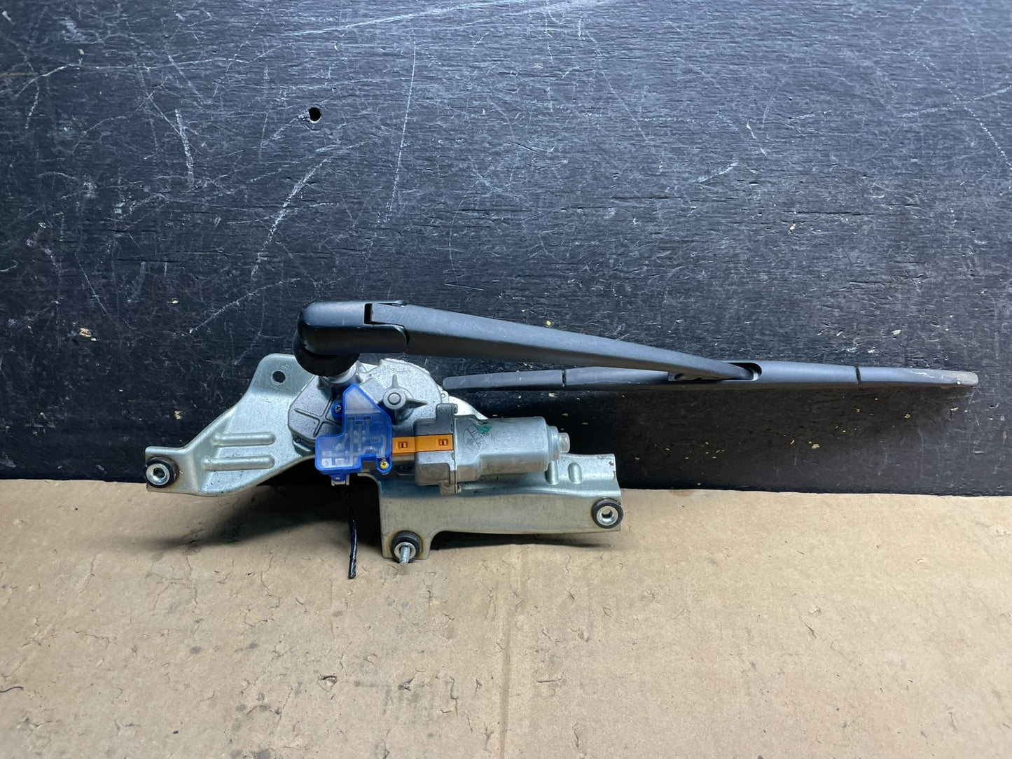 2010 to 2013 Subaru Forester Rear Windshield Washer Wiper Motor W7287 PS0