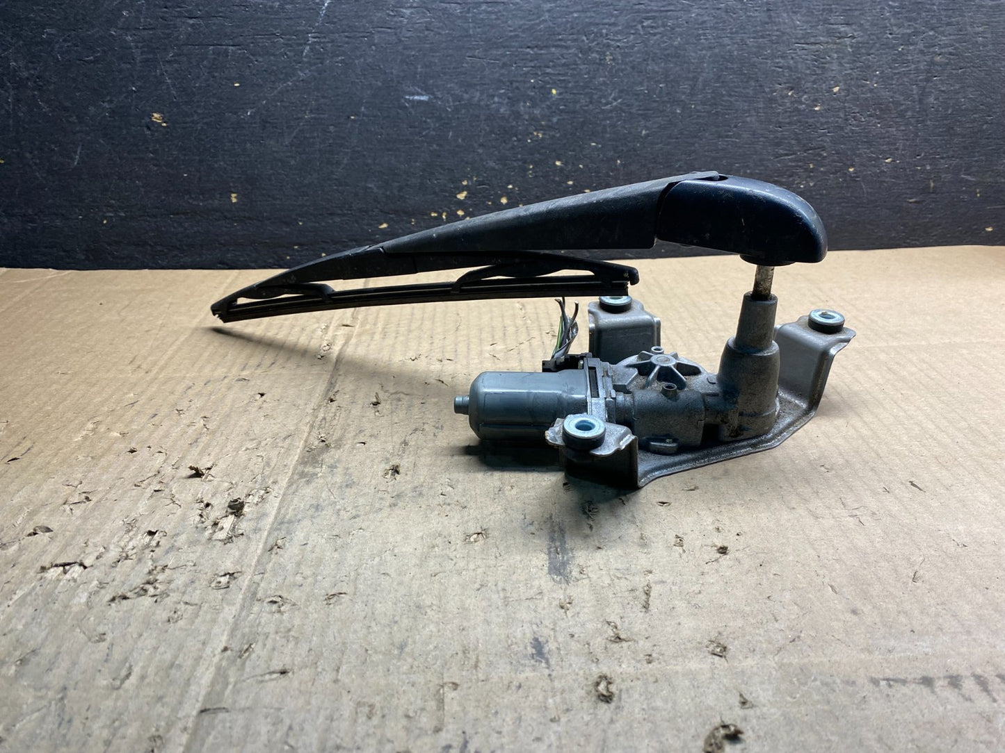 2014-2021 Dodge Durango  Tailgate Back Door Rear Wiper Motor Wiper AB0373 DG3